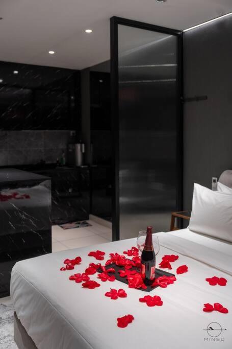 Romantic Homestay JB #Bathtub #Couple #Mood