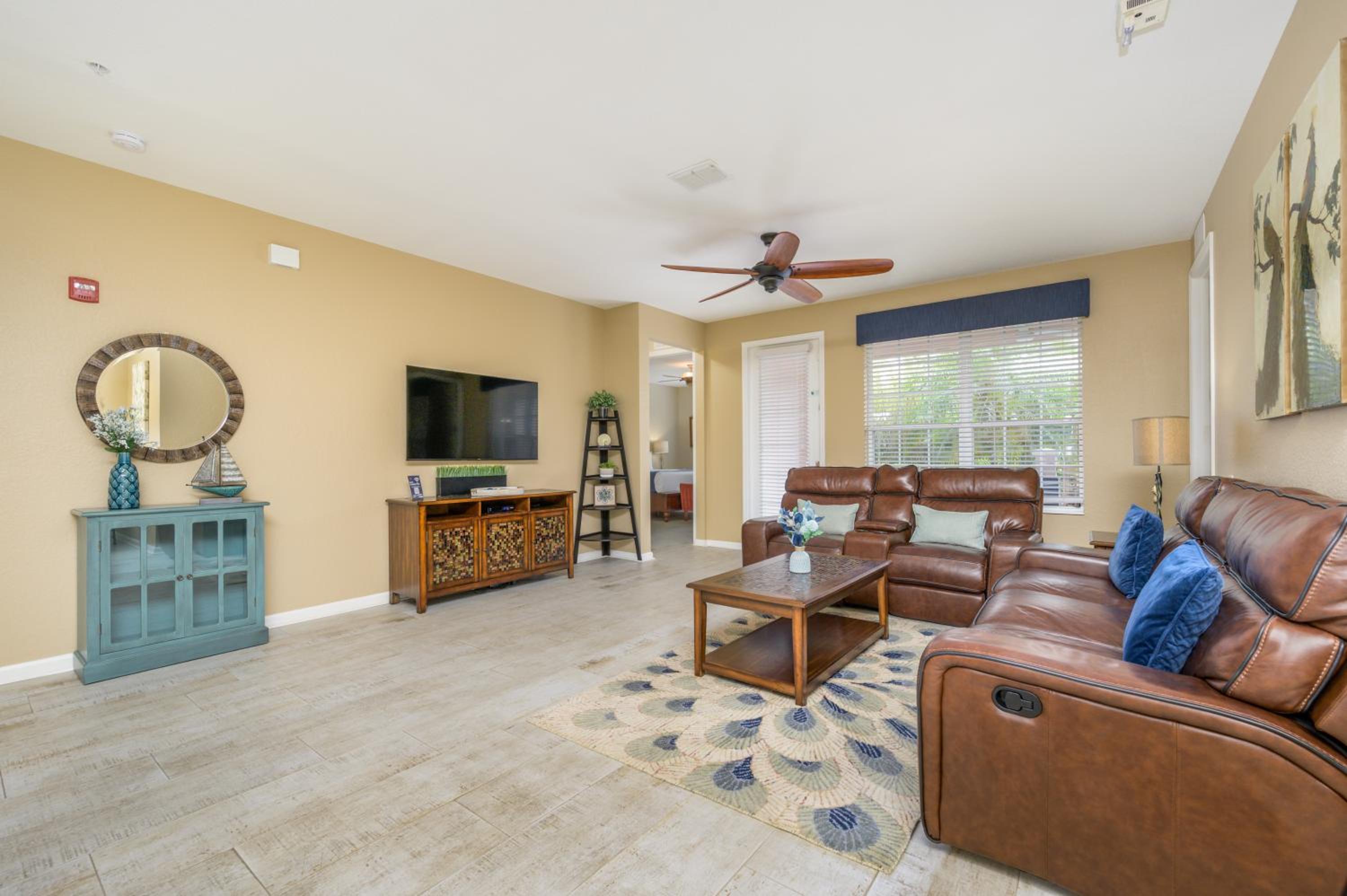 Premium Lake View Condo , Vista Cay - 1007
