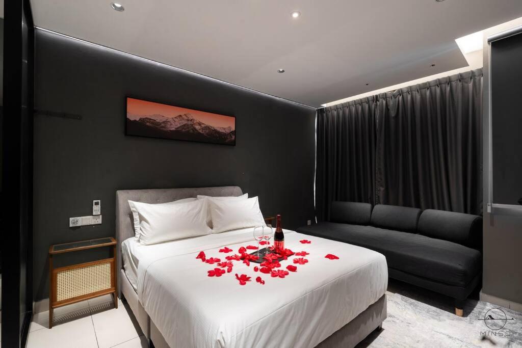 Romantic Homestay JB #Bathtub #Couple #Mood