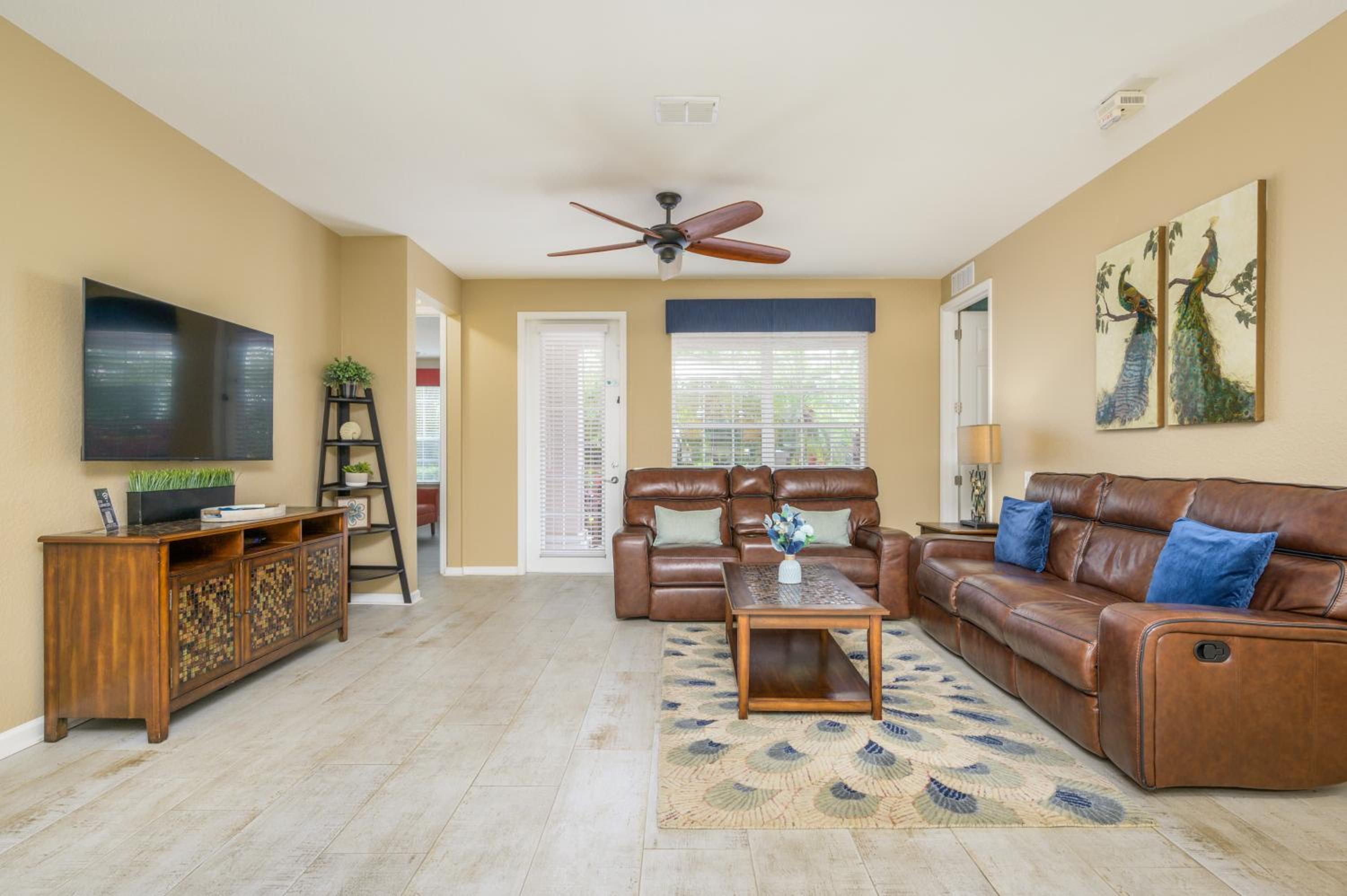 Premium Lake View Condo , Vista Cay - 1007
