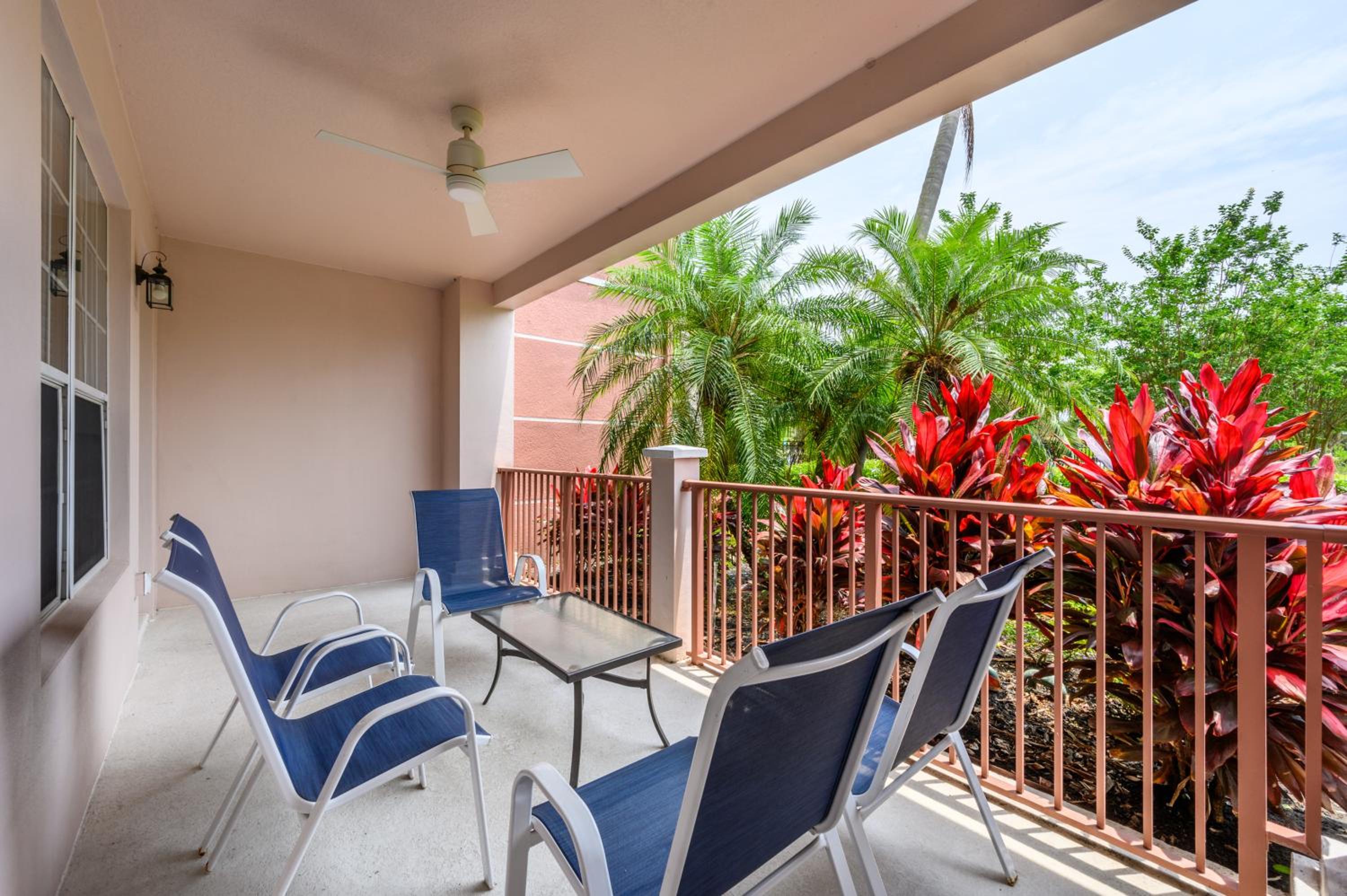 Premium Lake View Condo , Vista Cay - 1007