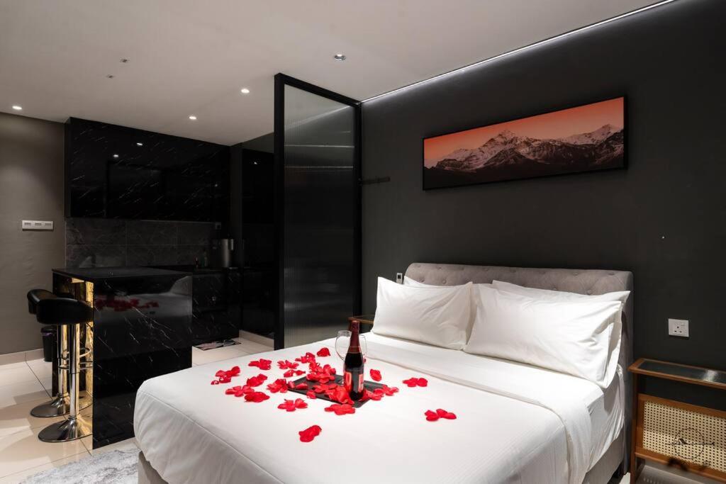 Romantic Homestay JB #Bathtub #Couple #Mood