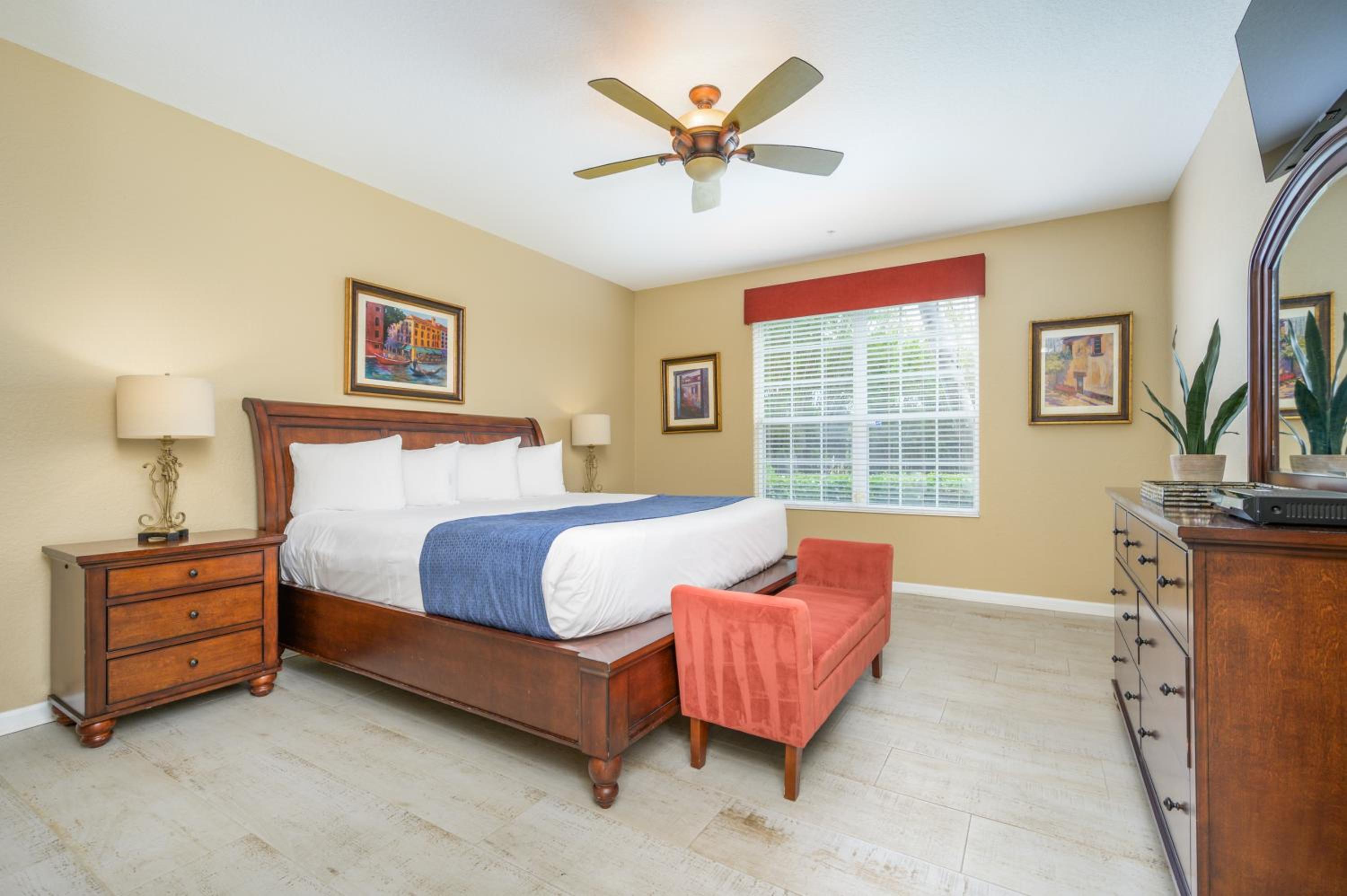 Premium Lake View Condo , Vista Cay - 1007