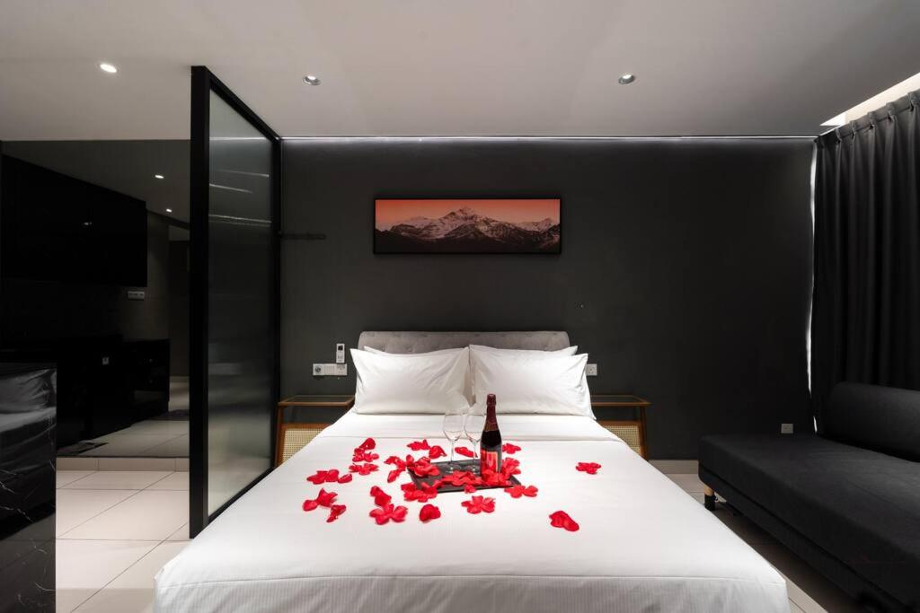 Romantic Homestay JB #Bathtub #Couple #Mood