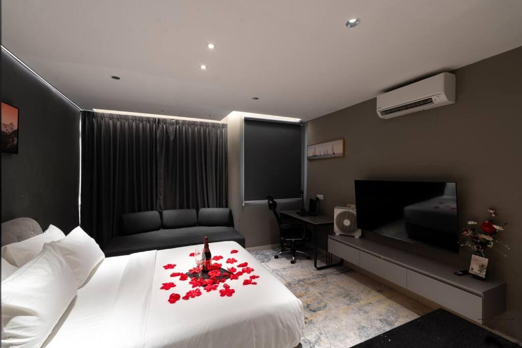 Romantic Homestay JB #Bathtub #Couple #Mood