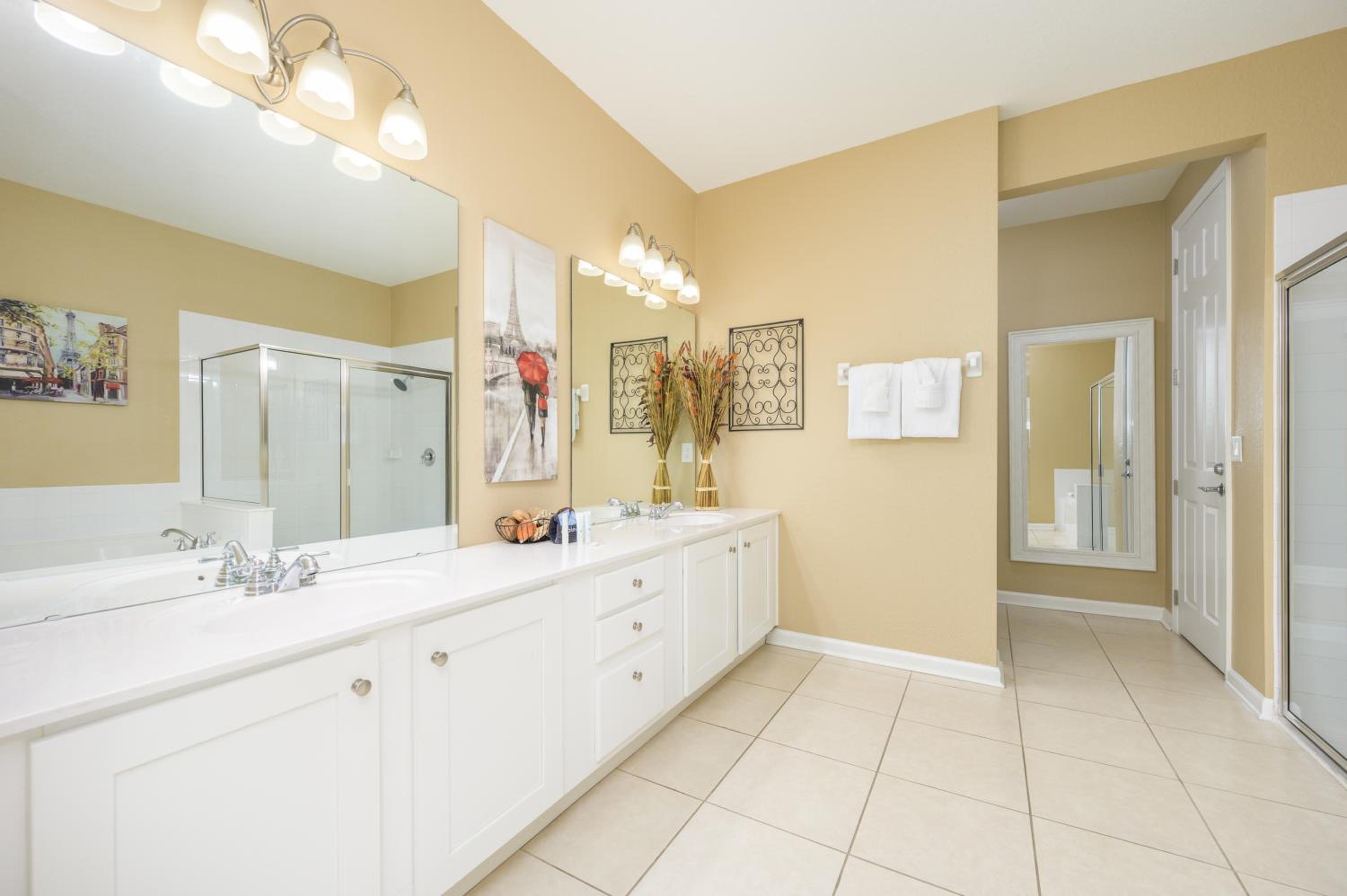 Premium Lake View Condo , Vista Cay - 1007