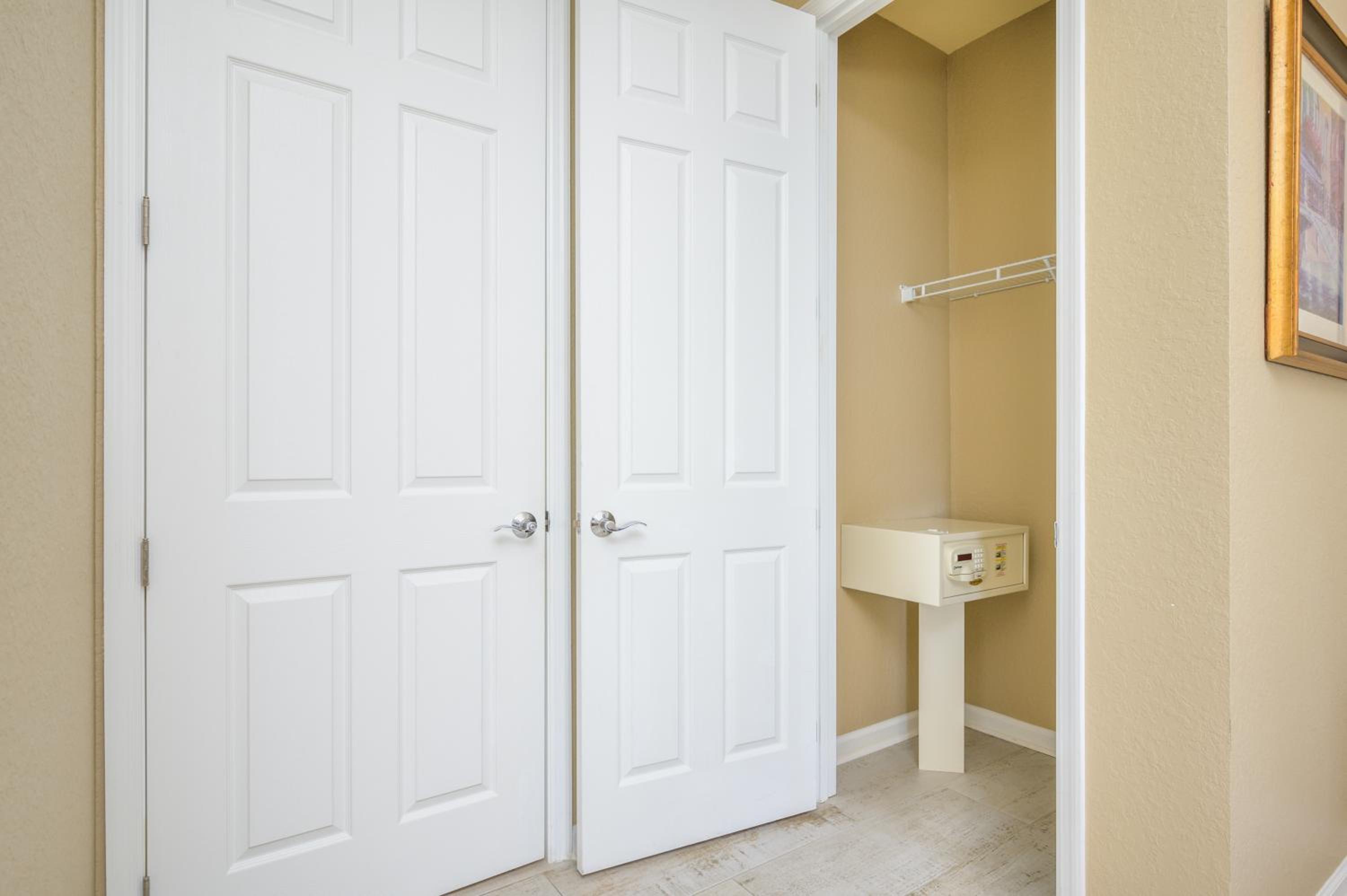 Premium Lake View Condo , Vista Cay - 1007