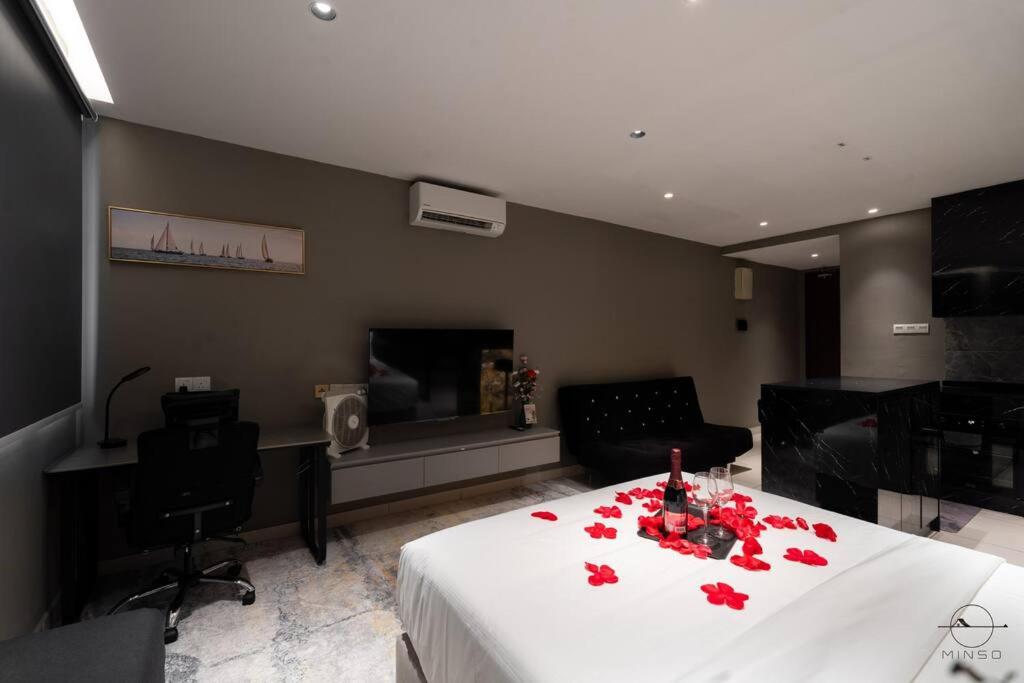 Romantic Homestay JB #Bathtub #Couple #Mood