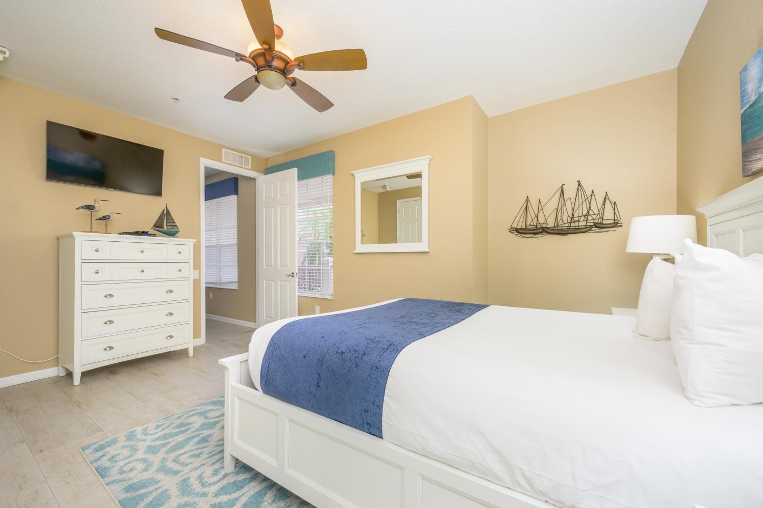 Premium Lake View Condo , Vista Cay - 1007