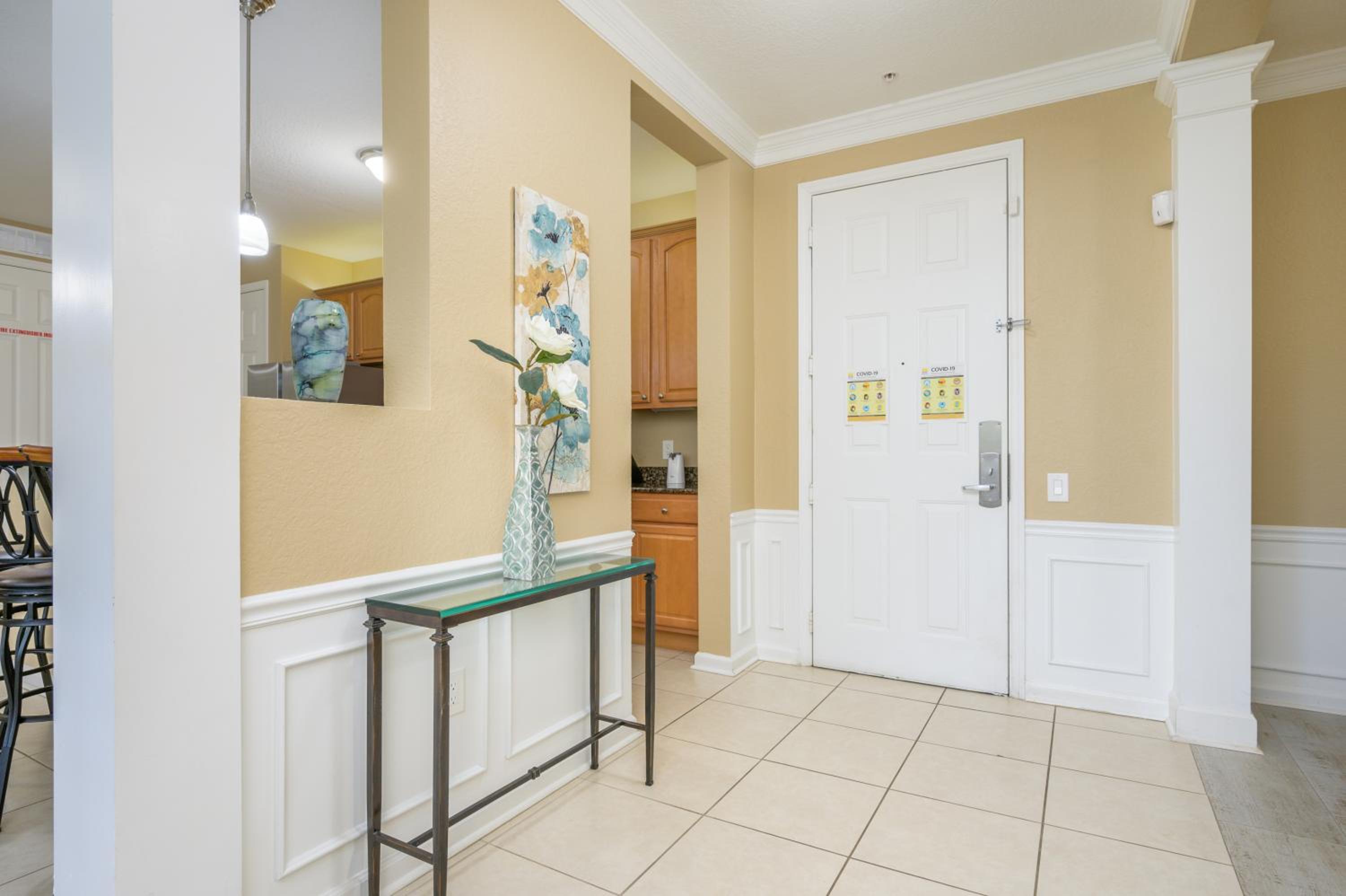 Premium Lake View Condo , Vista Cay - 1007