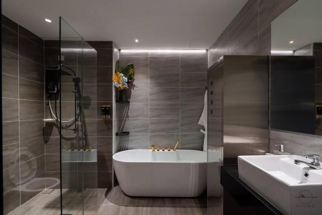 Romantic Homestay JB #Bathtub #Couple #Mood