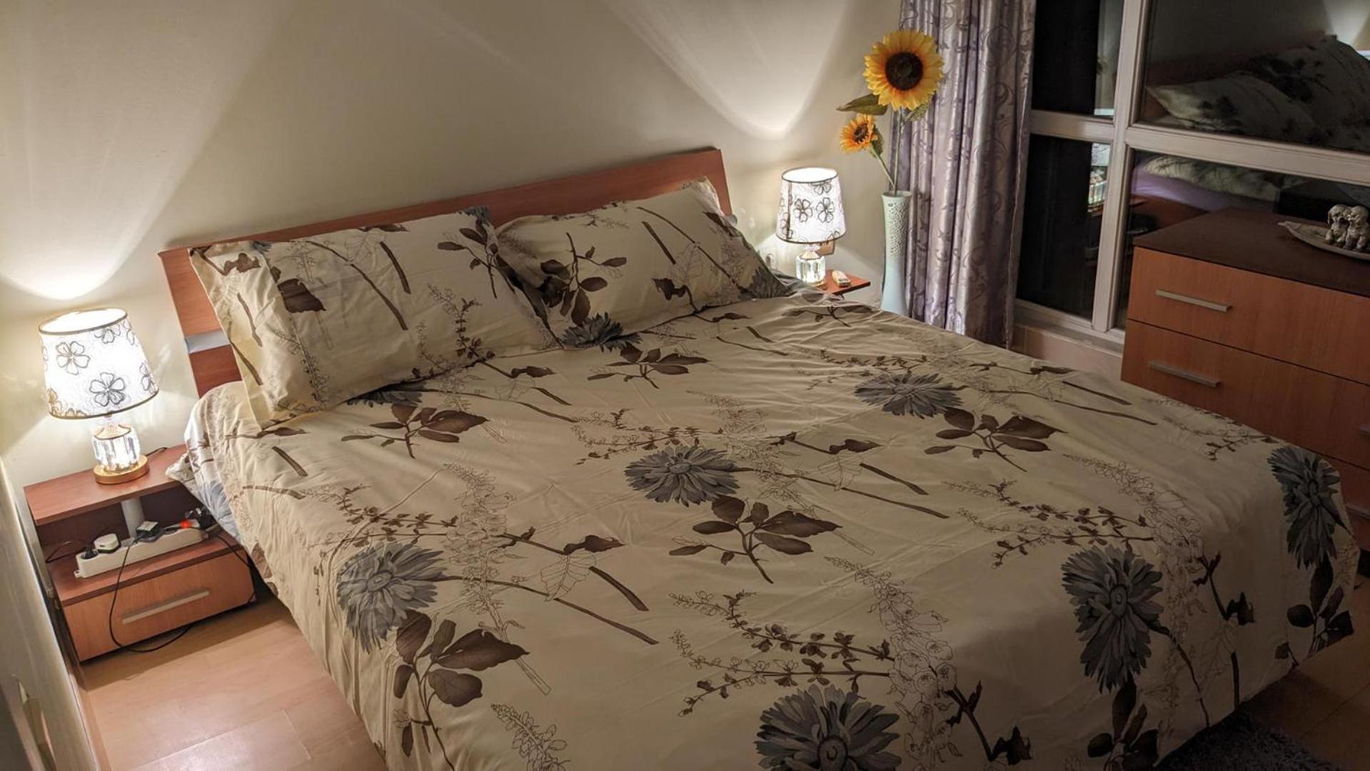 1 Bed Penthouse Sleeps 6 - Outdoor Pool - Garden
