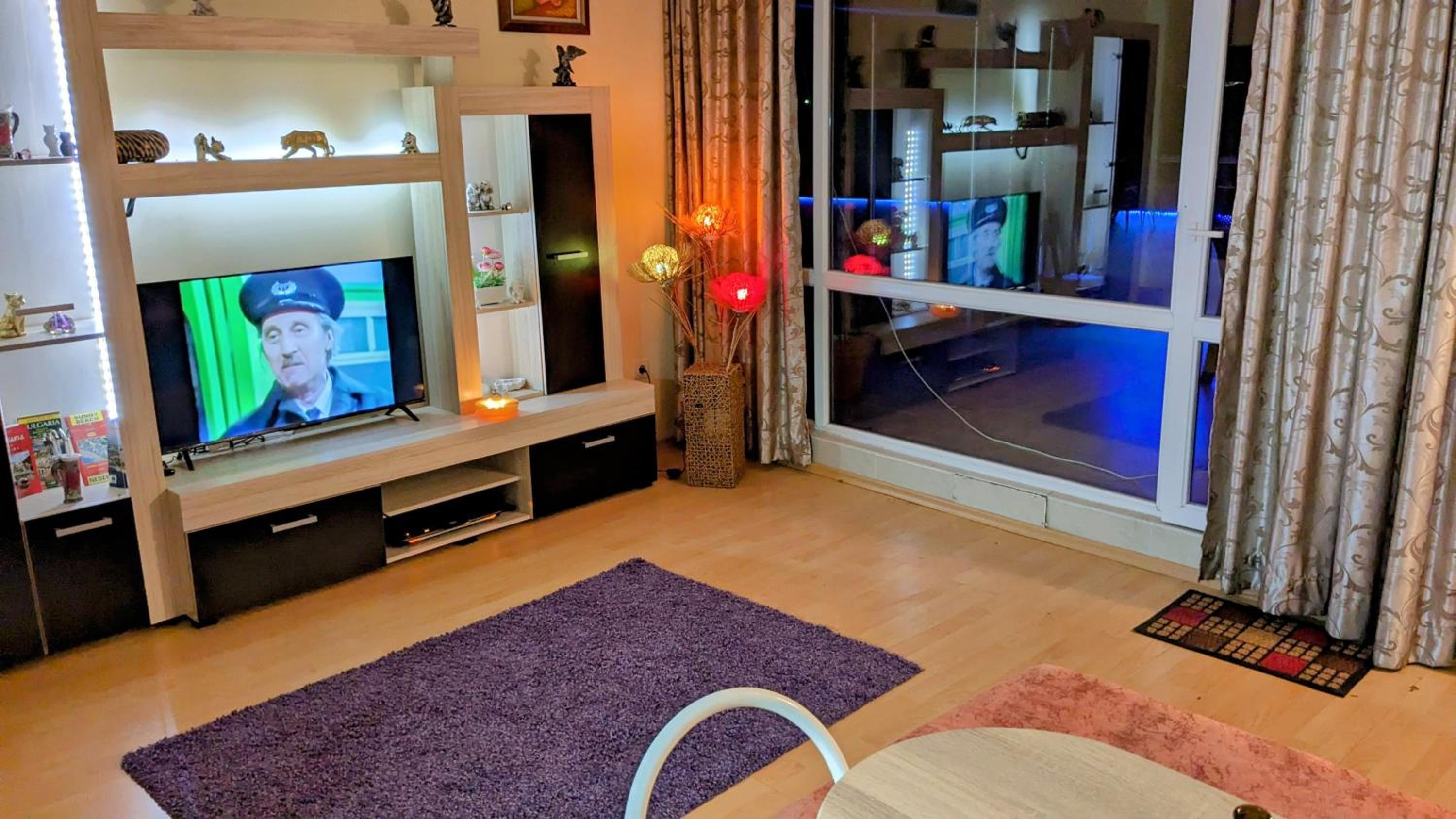 1 Bed Penthouse Sleeps 6 - Outdoor Pool - Garden