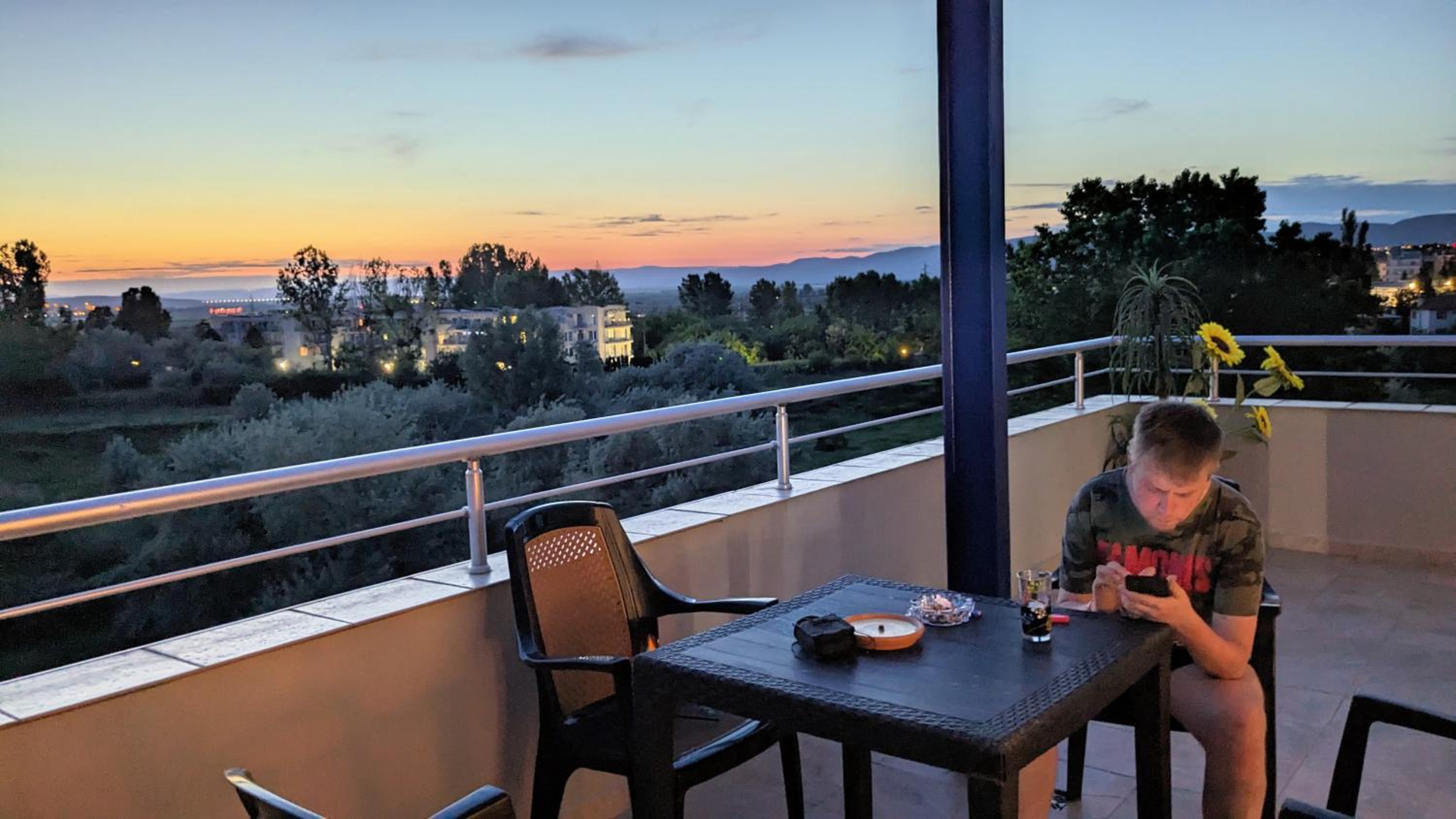1 Bed Penthouse Sleeps 6 - Outdoor Pool - Garden