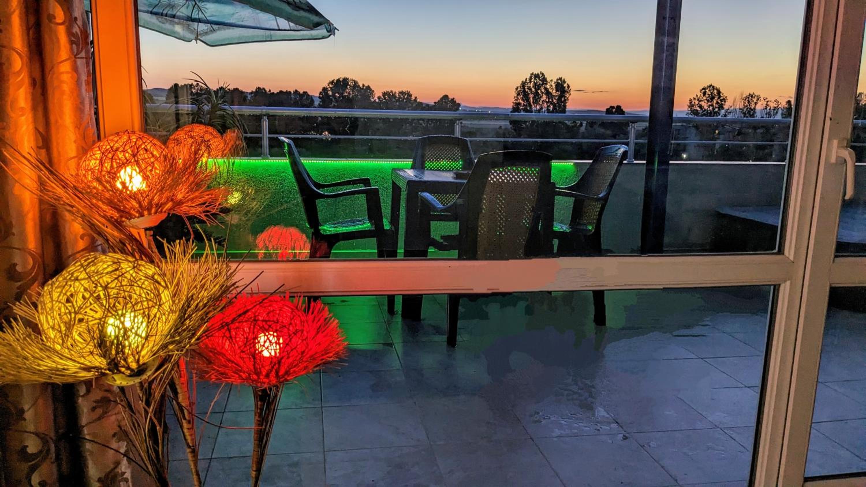 1 Bed Penthouse Sleeps 6 - Outdoor Pool - Garden