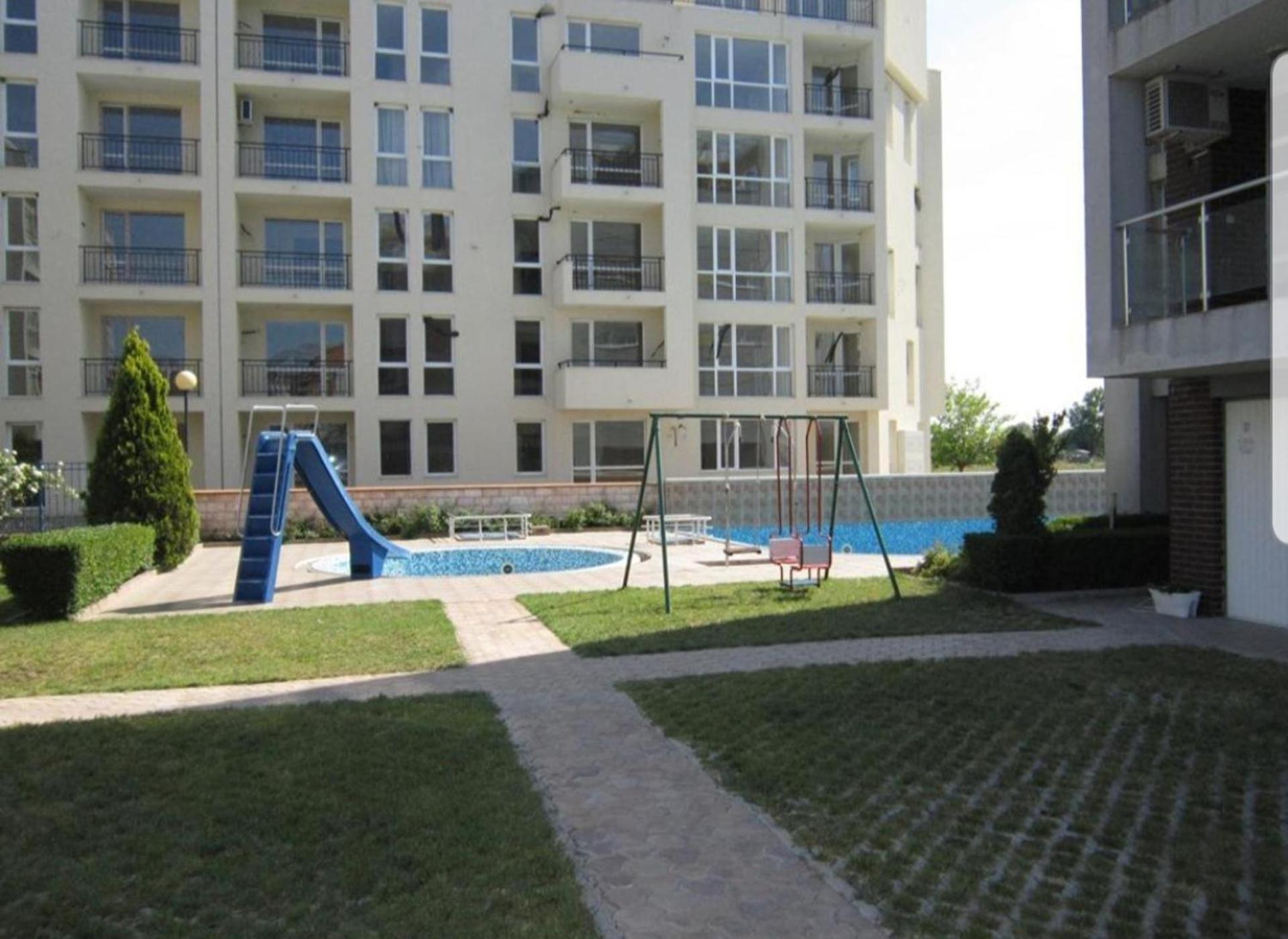 1 Bed Penthouse Sleeps 6 - Outdoor Pool - Garden