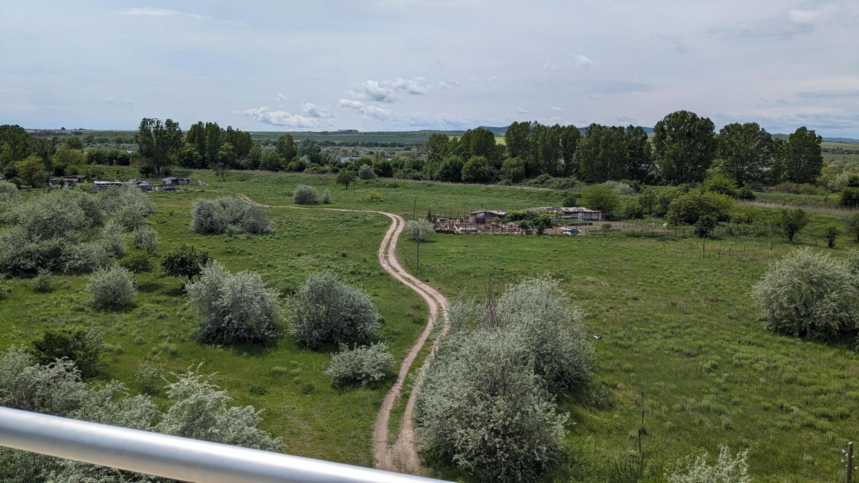 1 Bed Penthouse Sleeps 6 - Outdoor Pool - Garden
