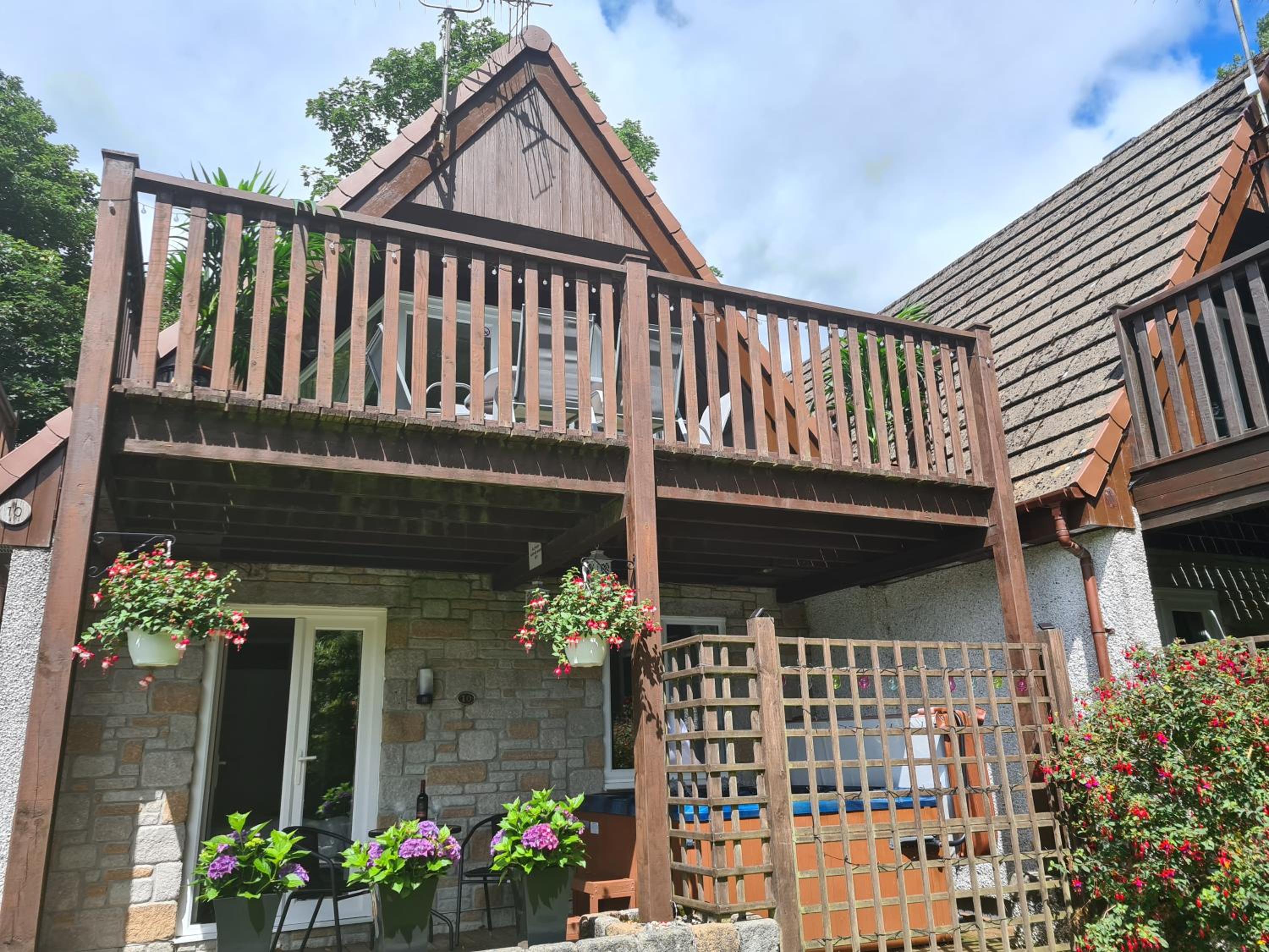 10, Valley View Lodge, A beautiful 3 bedroom lodge with private Hot Tub and use of all onsite leisure facilities including fitness suite, indoor and outdoo view 2