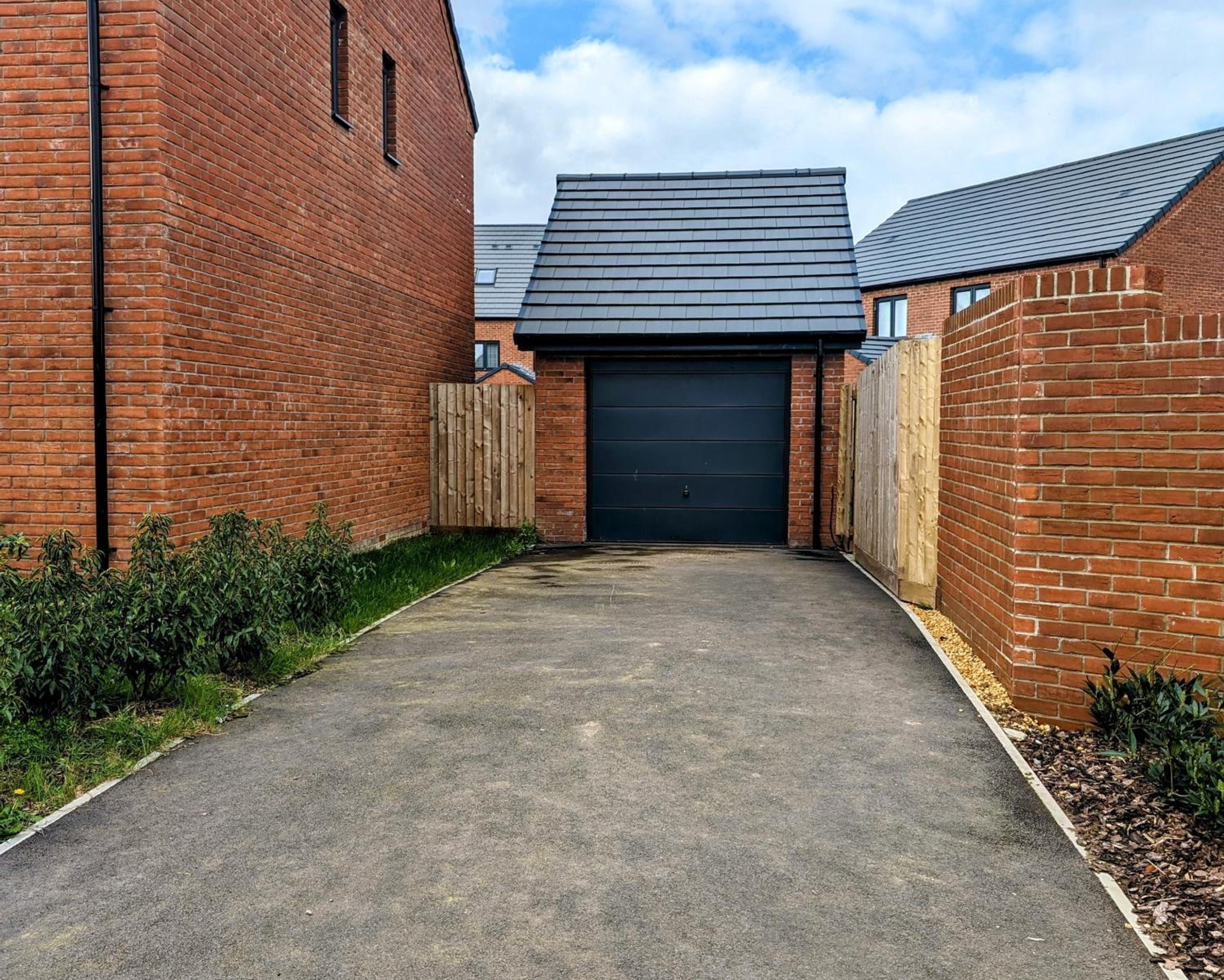 Modern 4 bed house in Newport home away from home view 2