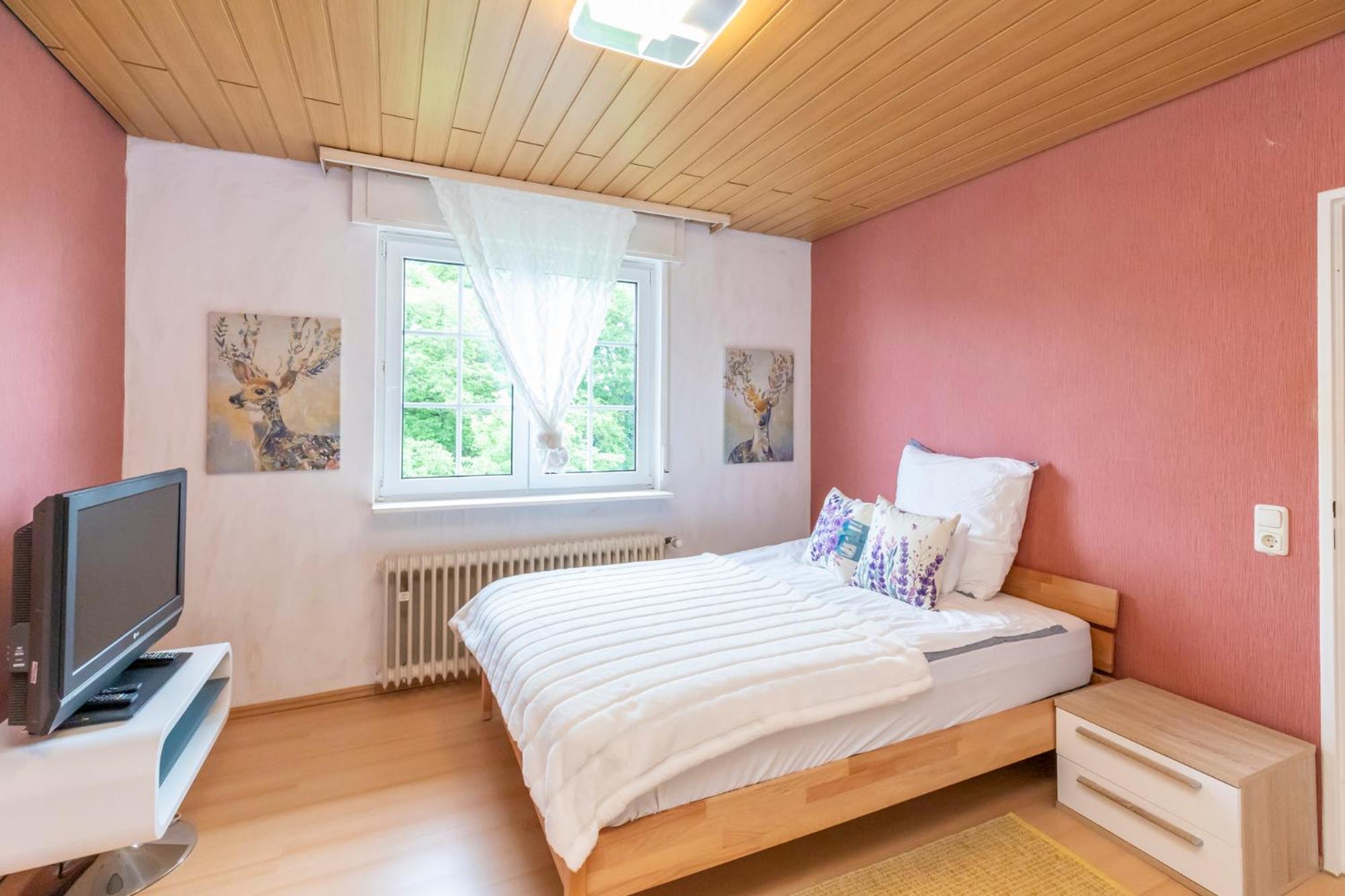 Family-Friedndly Home with Large Garden &BBQ Grill