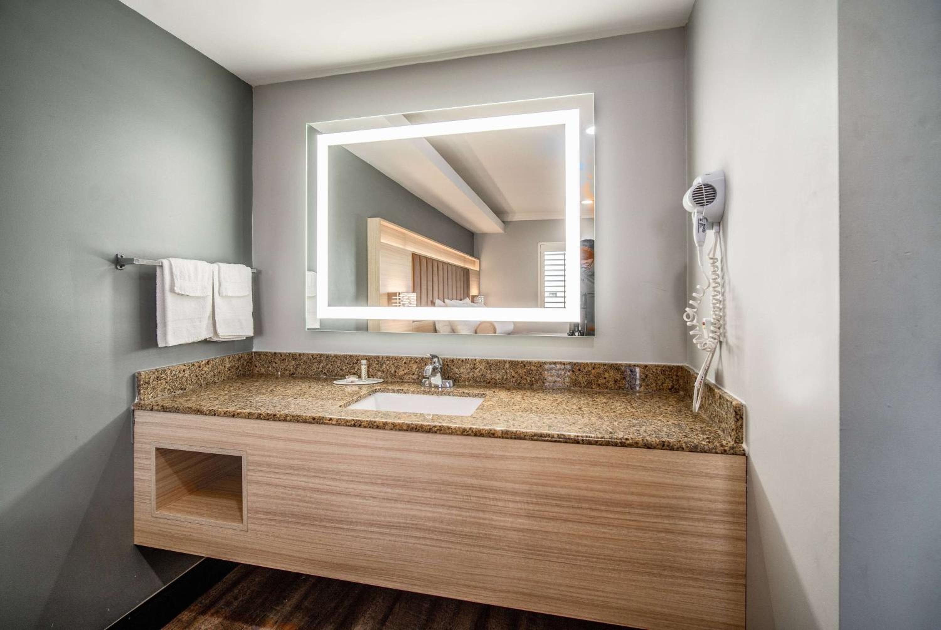 Travelodge Inn & Suites by Wyndham Bell Los Angeles Area