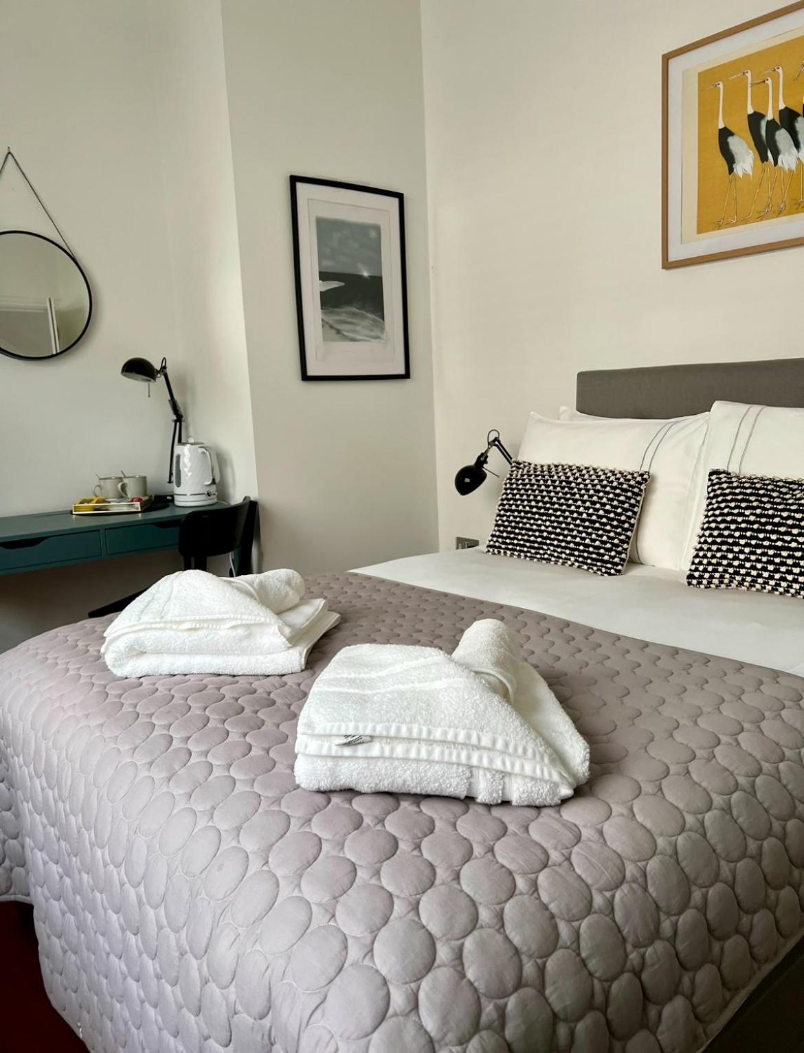 Private Double Room with Ensuite, No Breakfast, Truro City Centre view 4