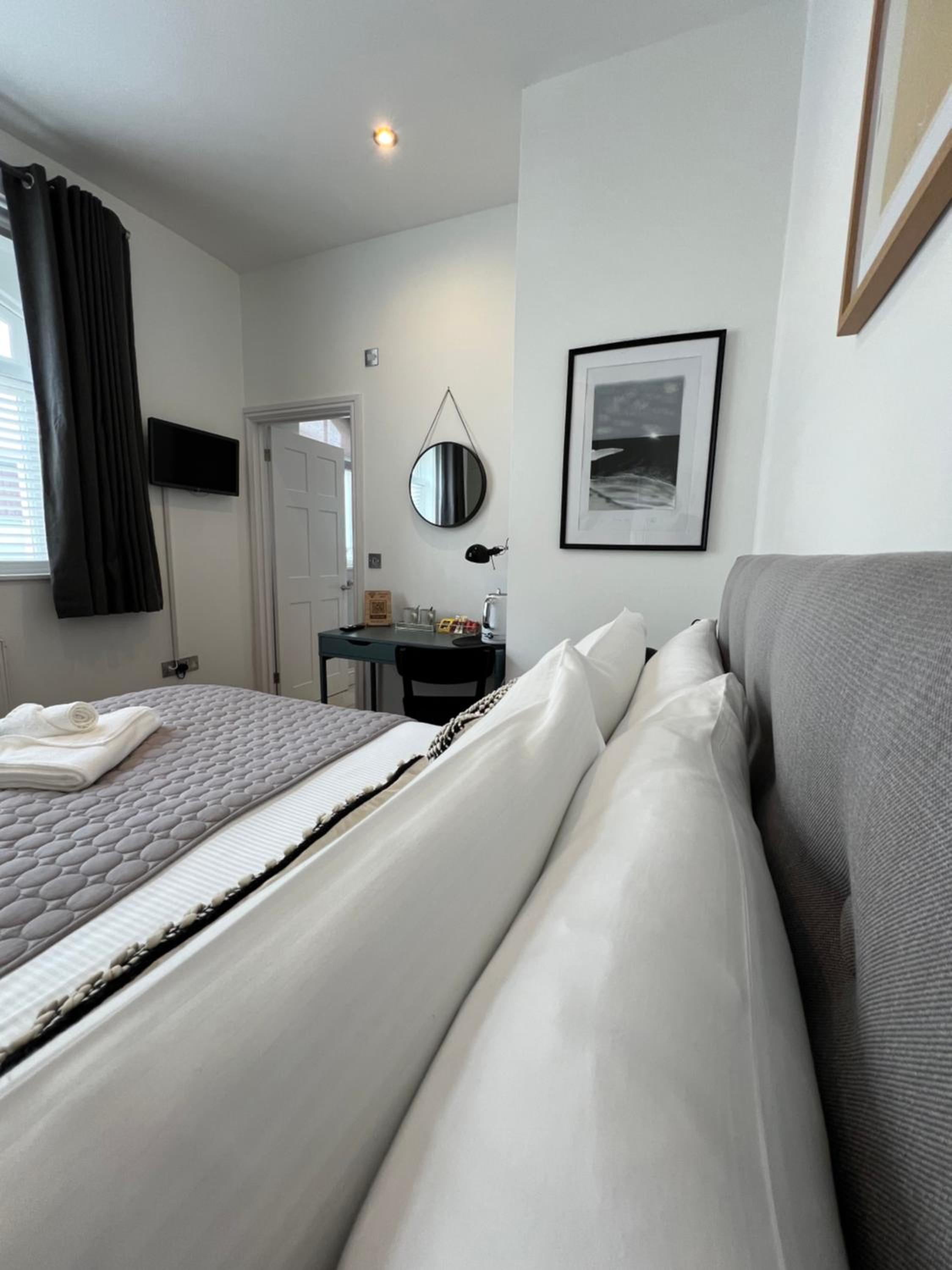 Private Double Room with Ensuite, No Breakfast, Truro City Centre view 3