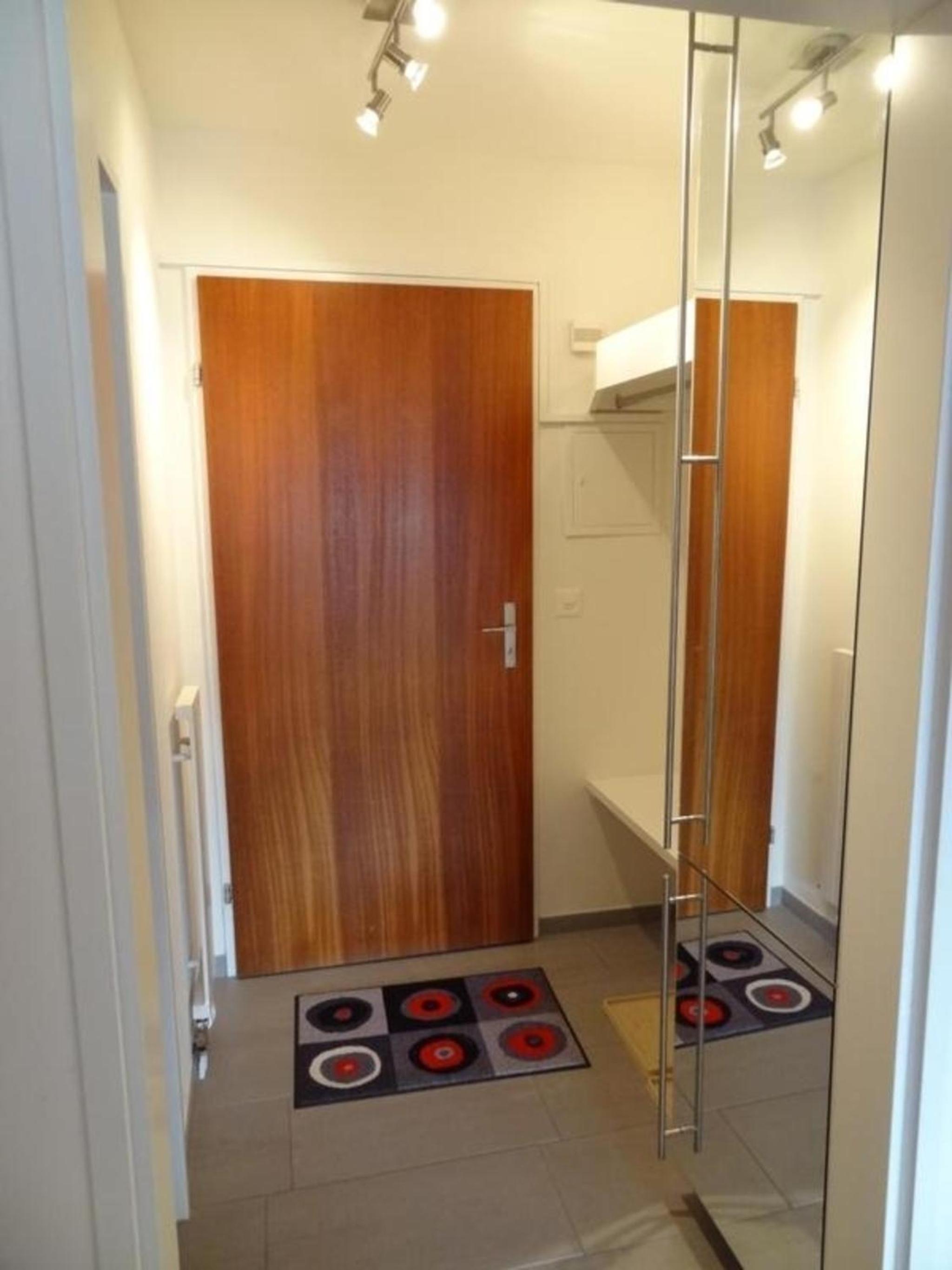 2 12 Zimmer Familienwohnung