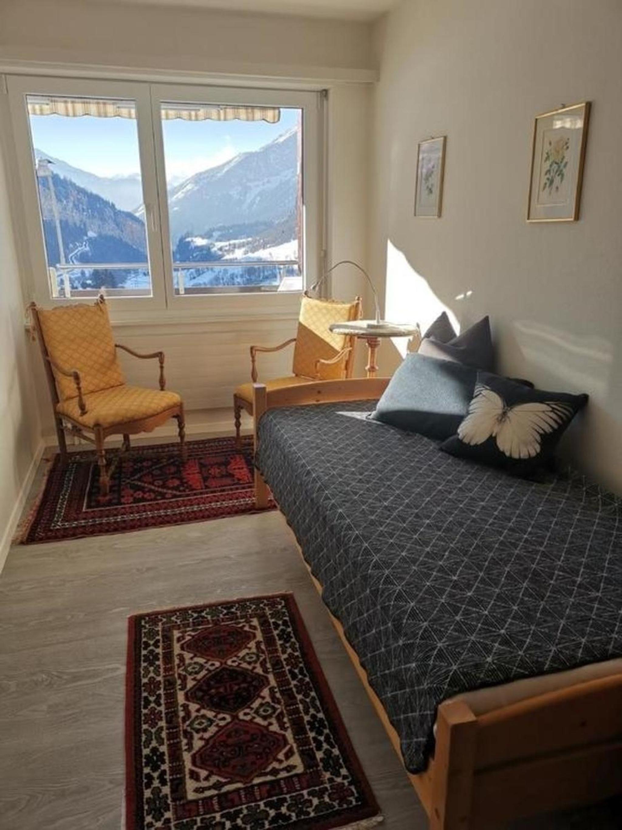 2 12 Zimmer Familienwohnung