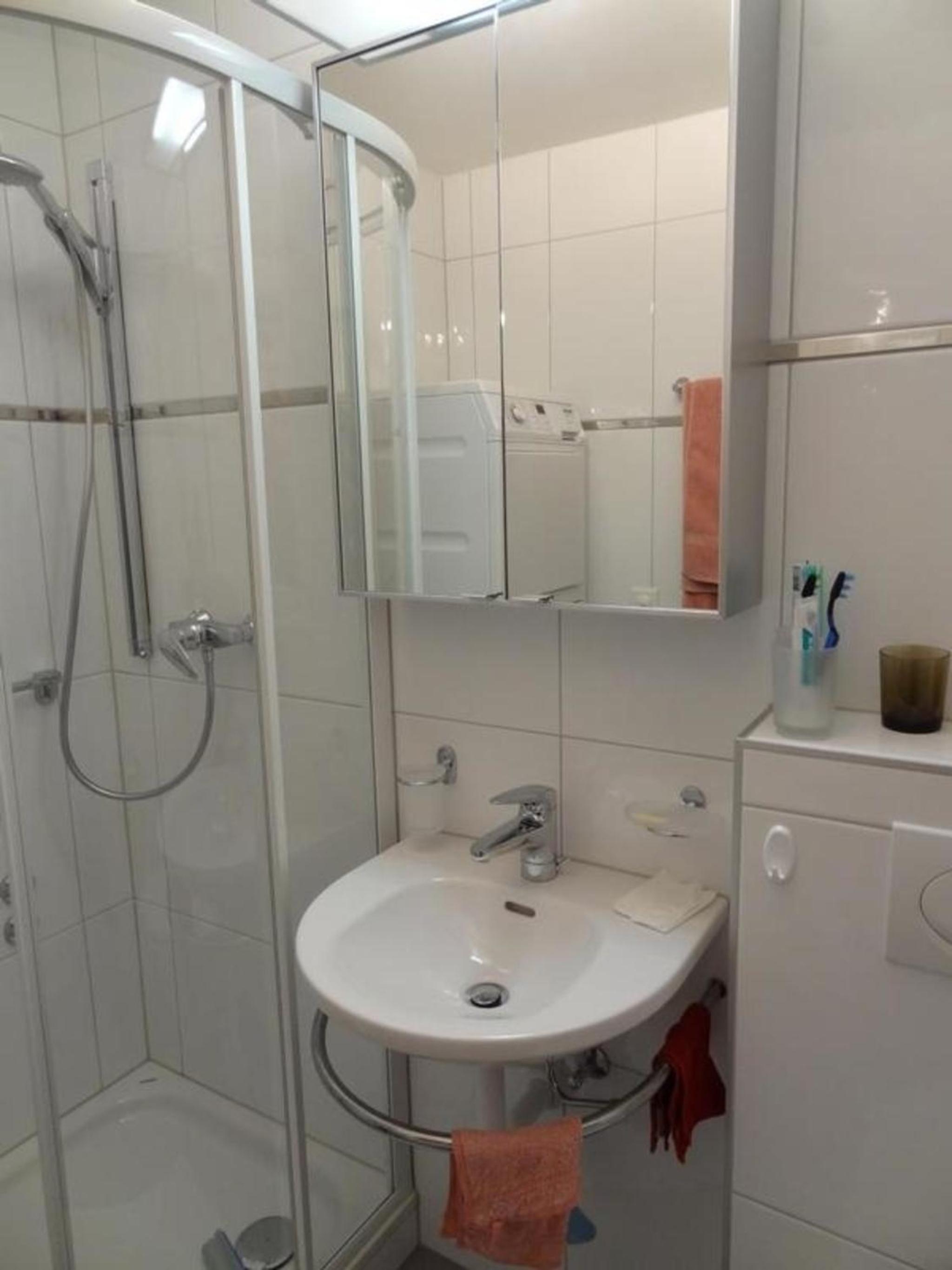 2 12 Zimmer Familienwohnung