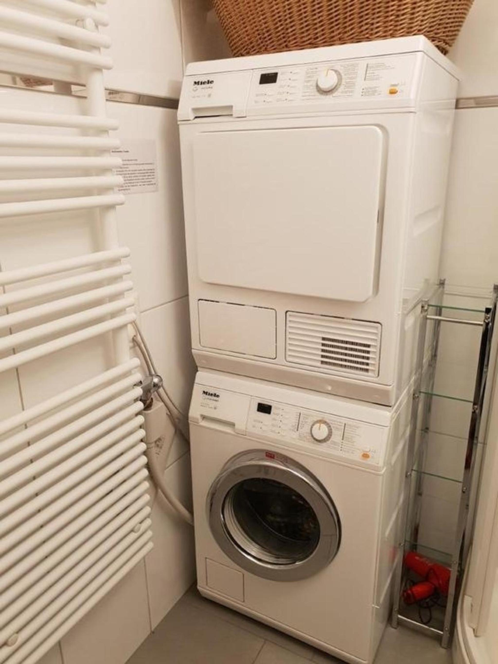 2 12 Zimmer Familienwohnung