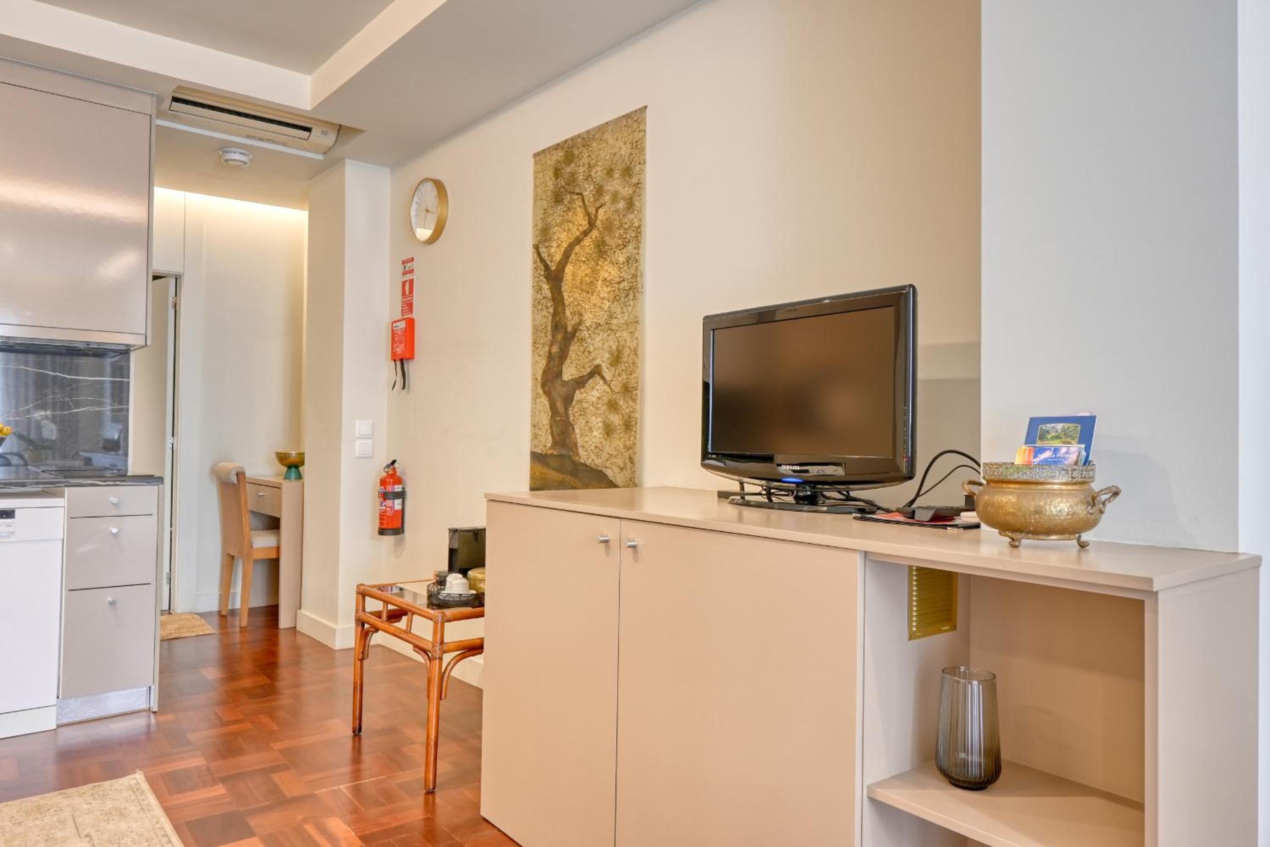 Colombo Square, a Home in Madeira view 4
