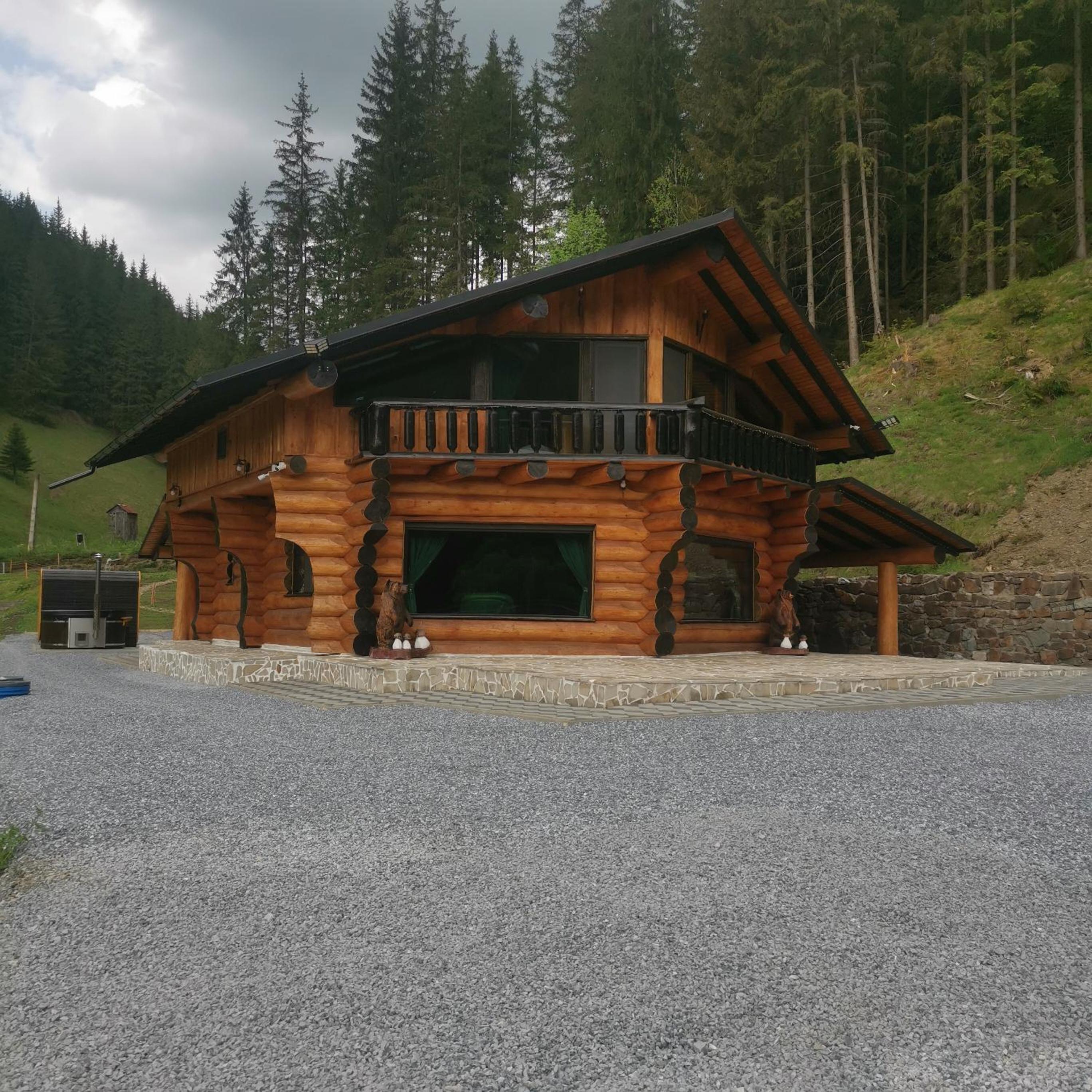 Cabana roua munților din bucovina view 5