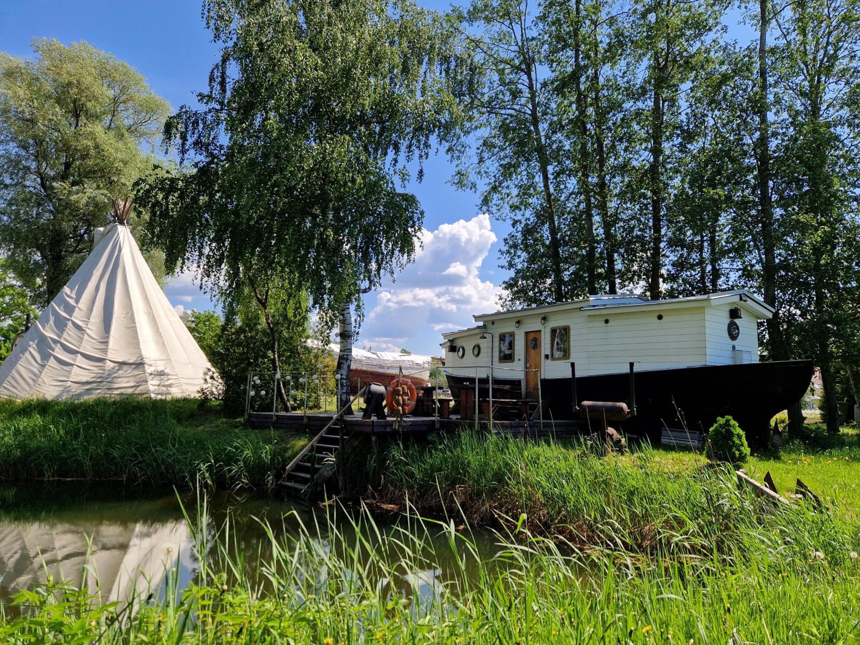 Eco houses with a hot tub and sauna
