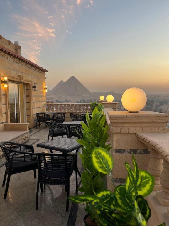 Crowne Pyramids View inn