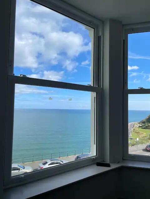 Stunning Sea View 2 Bedroom Flat in Scarborough view 3