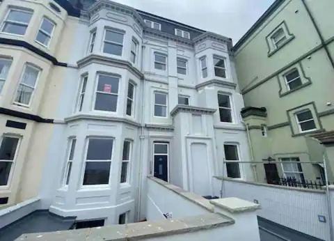 Stunning Sea View 2 Bedroom Flat in Scarborough view 2
