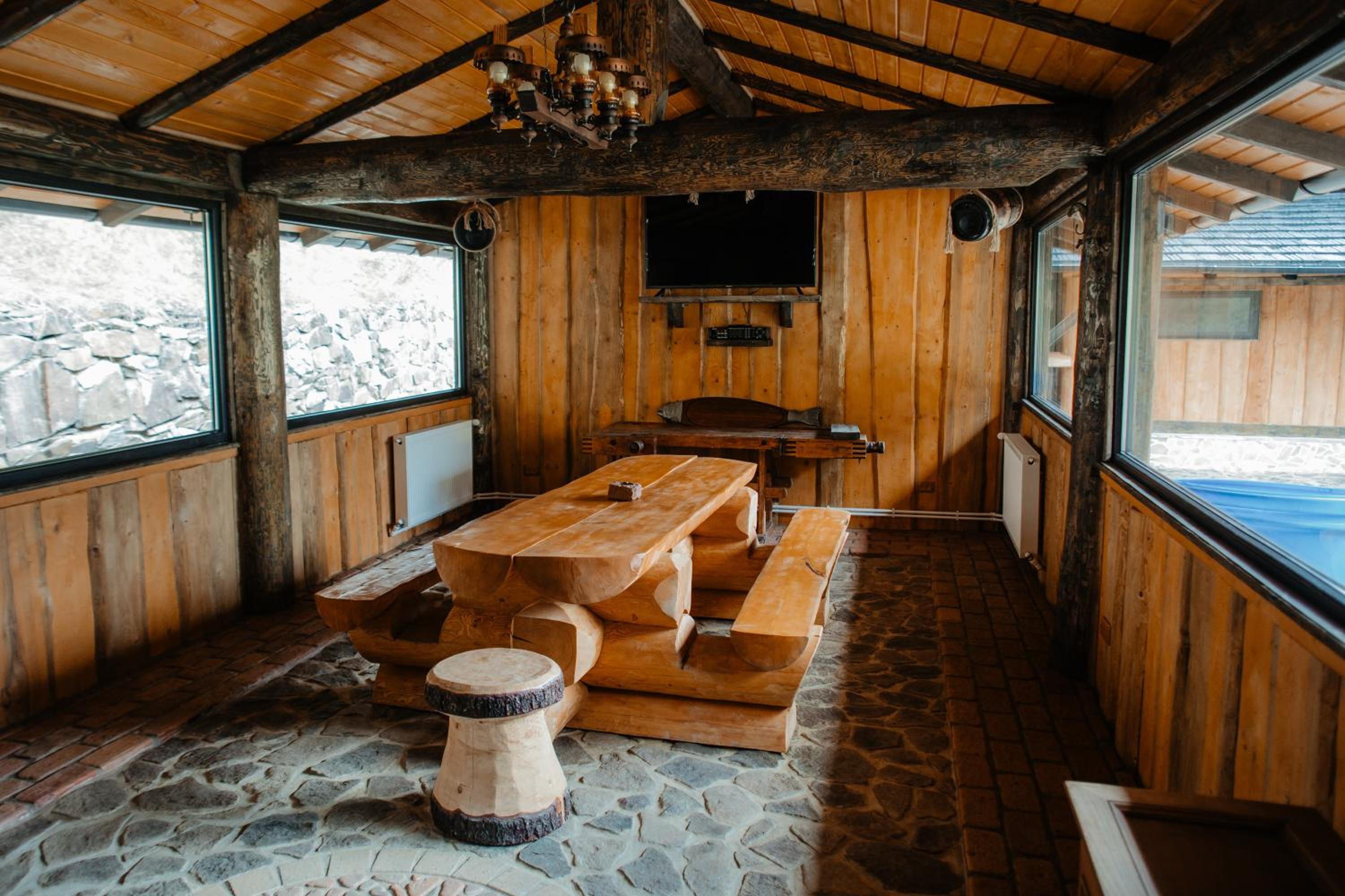 Cabana roua munților din bucovina view 3