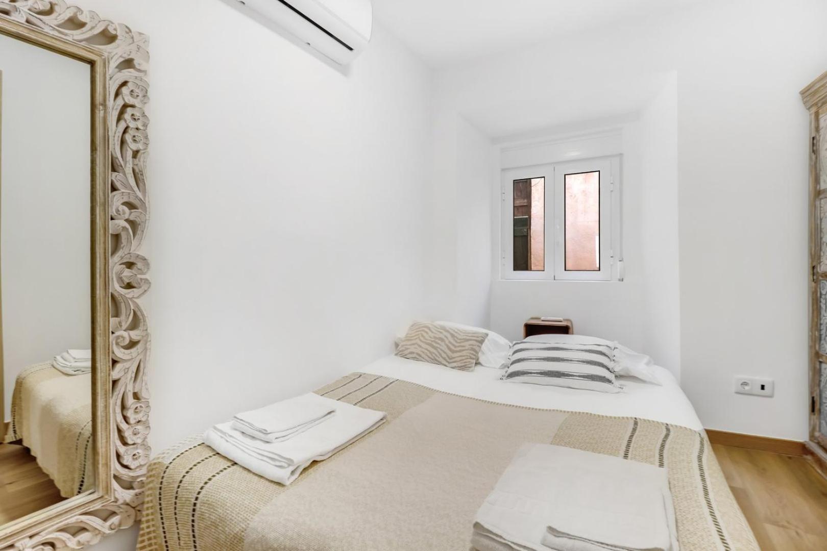2BR renovated heart of Santos w/ AC | By Airnest view 2