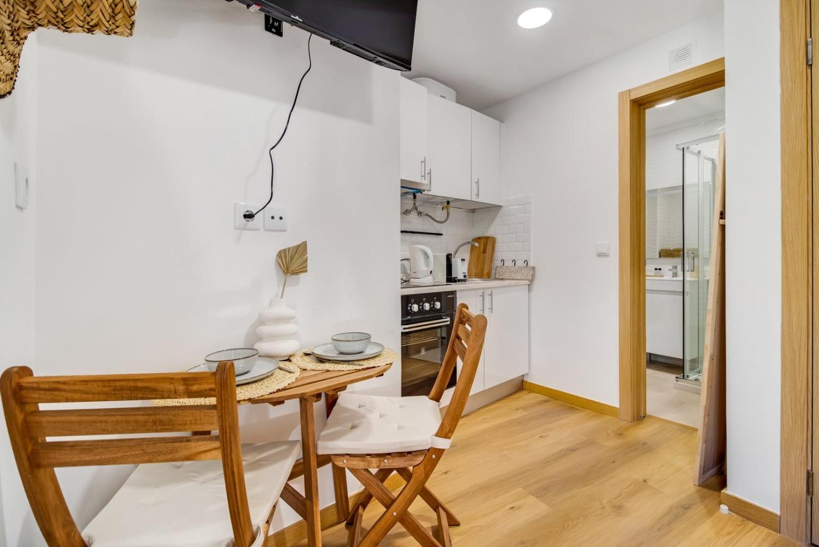 Modern cocoon studio in Santos w AC | By Airnest view 4