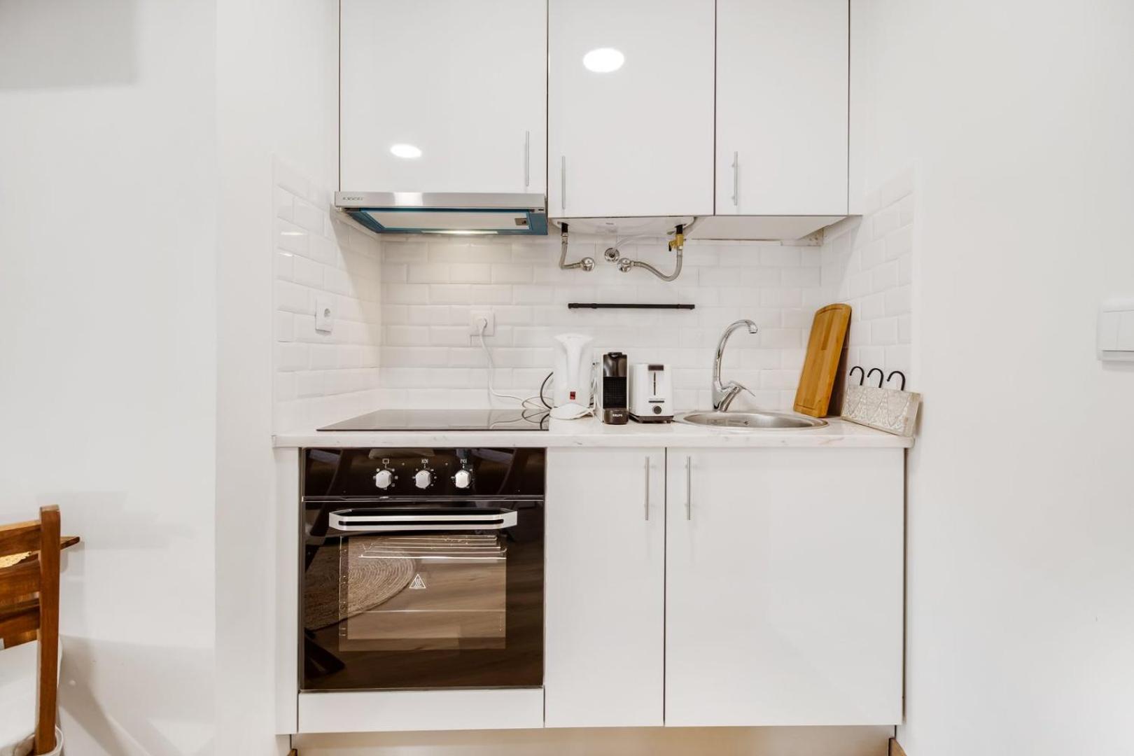 Modern cocoon studio in Santos w AC | By Airnest view 3