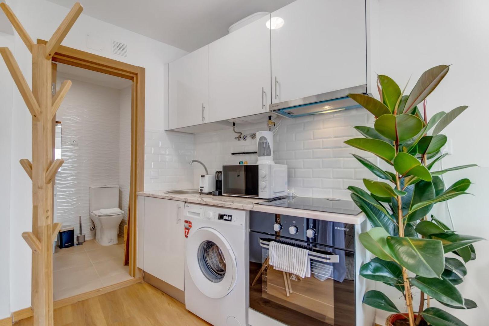 Cosy 1BR tejo view w AC | By Airnest view 3