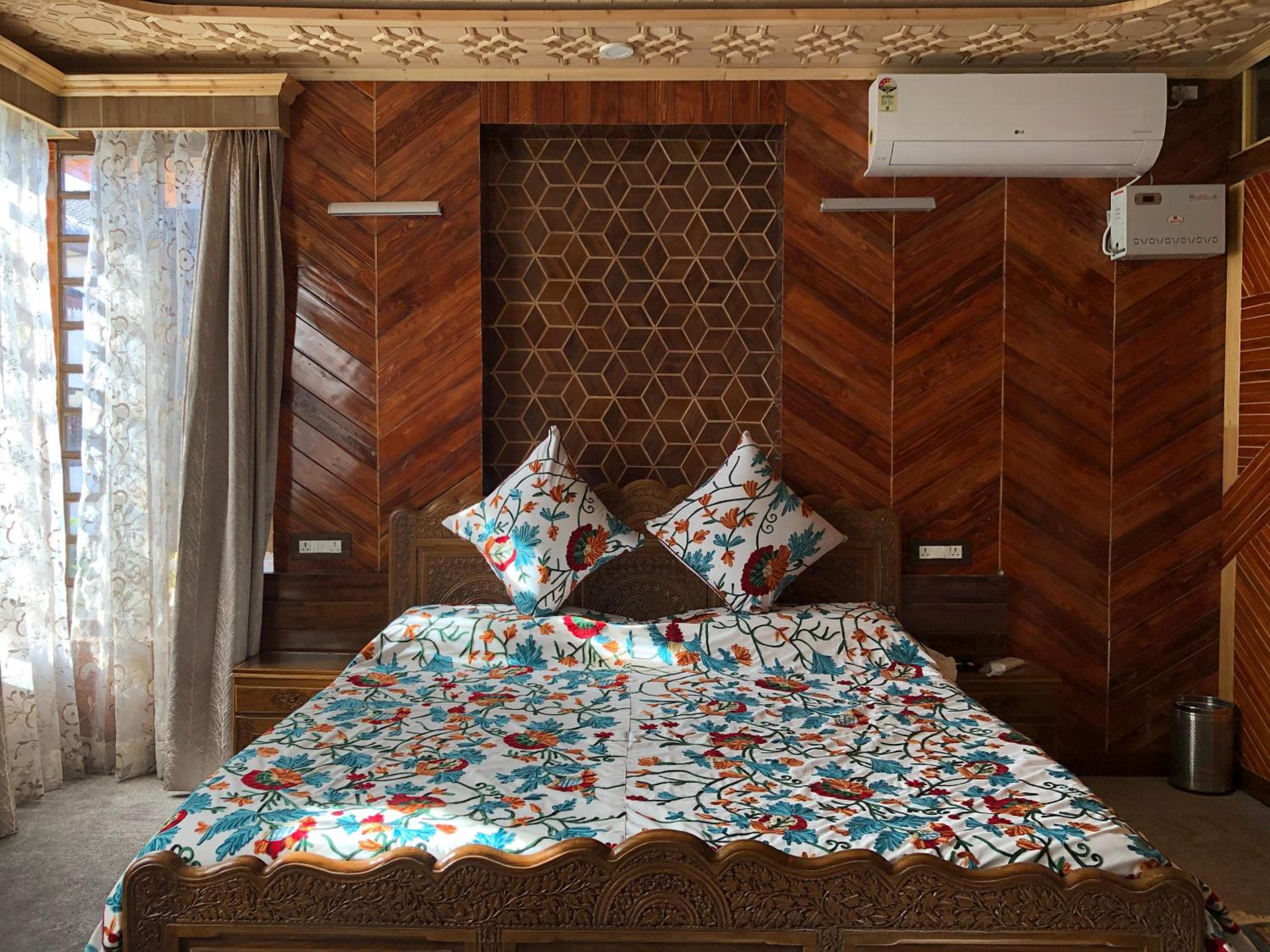 Kashmir Aikyam House