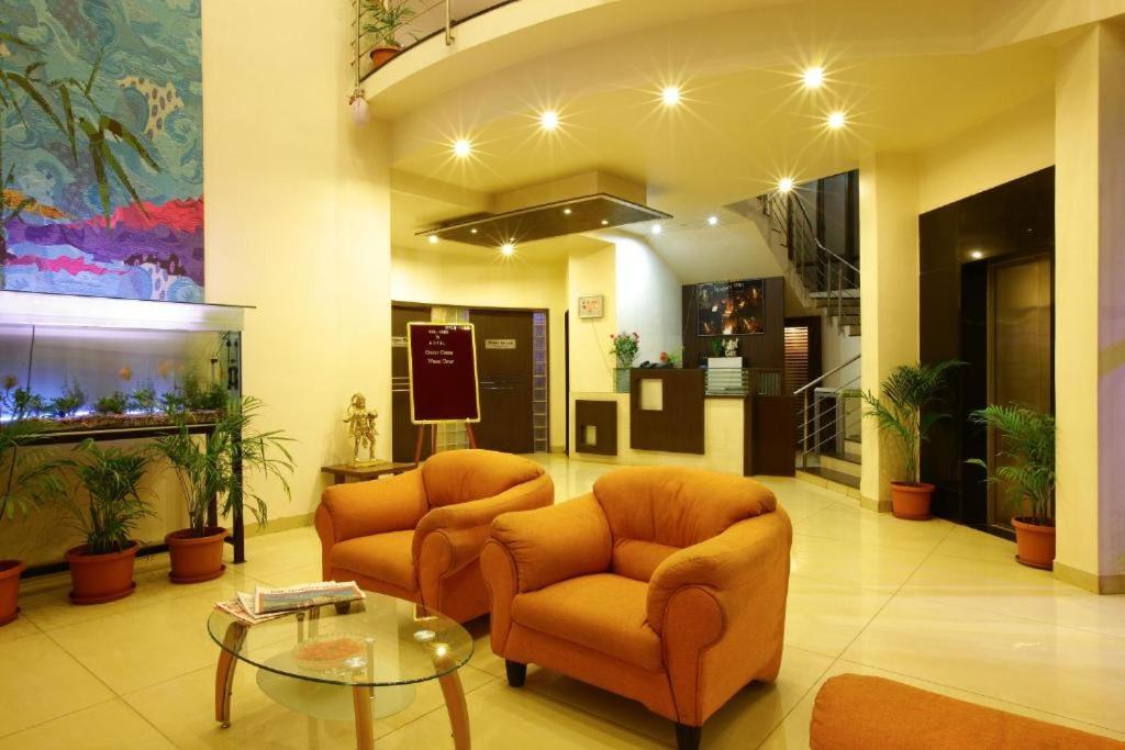 Lobby & Reception