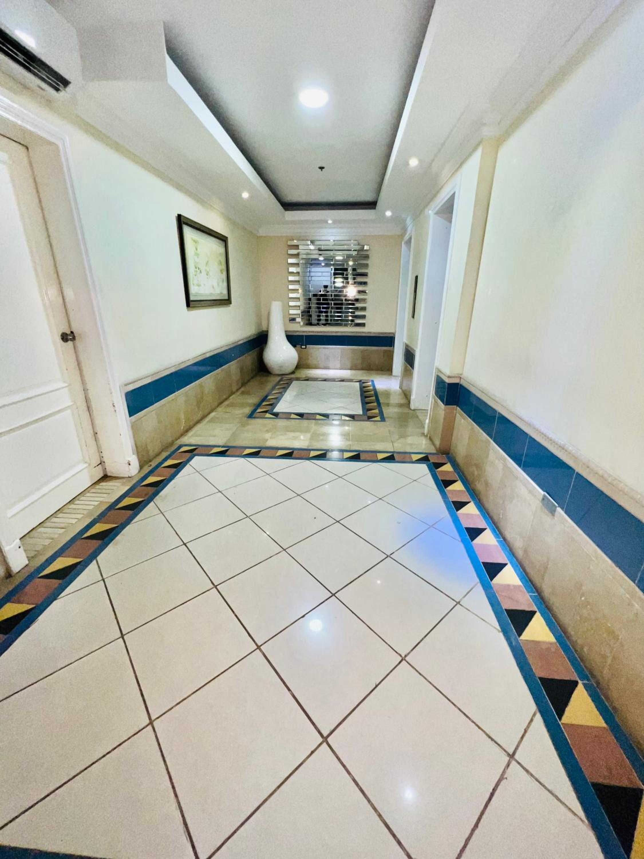 Spectacular Condominium between the city and the sea