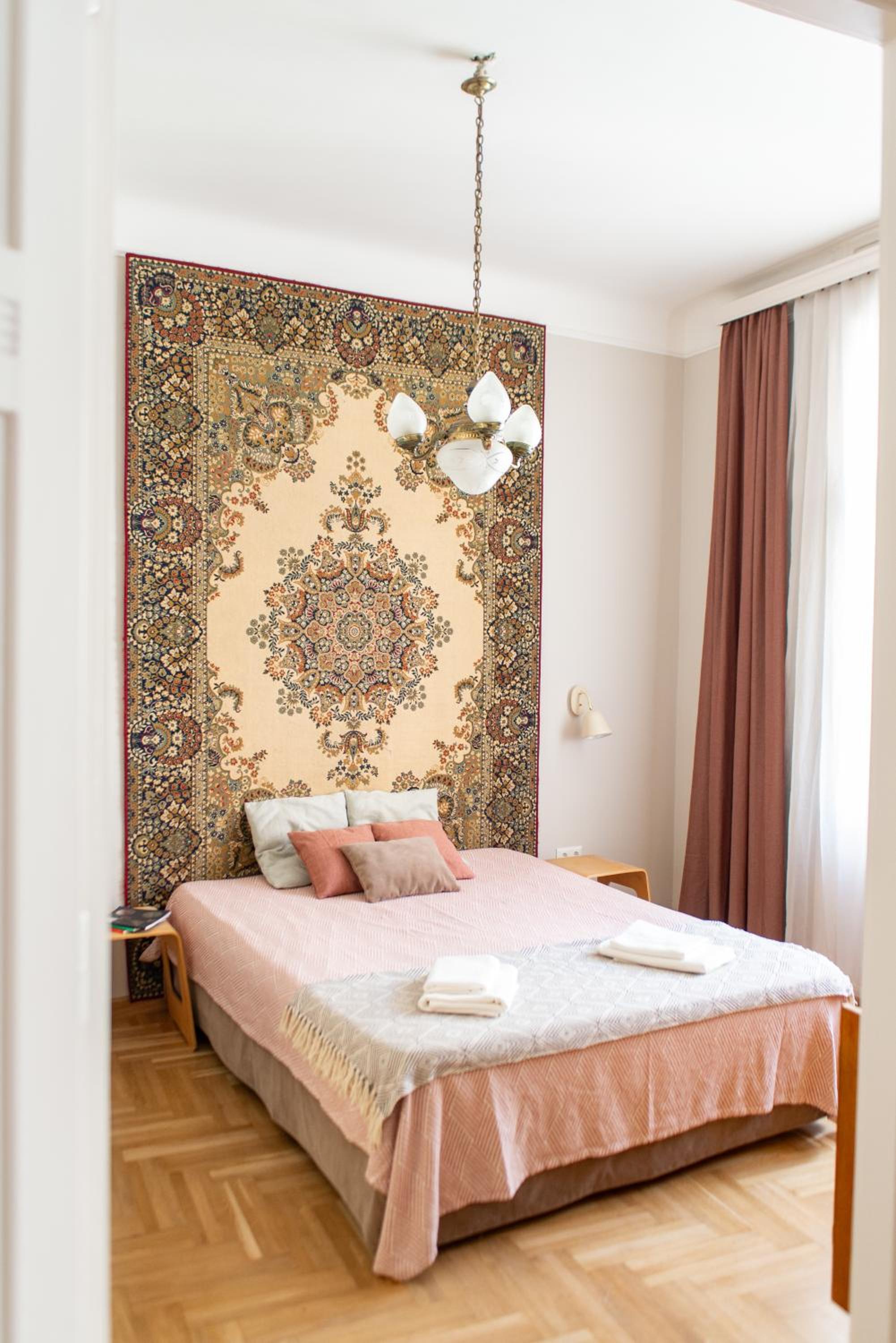 Spacious family suite along river side, in the heart of Buda view 2
