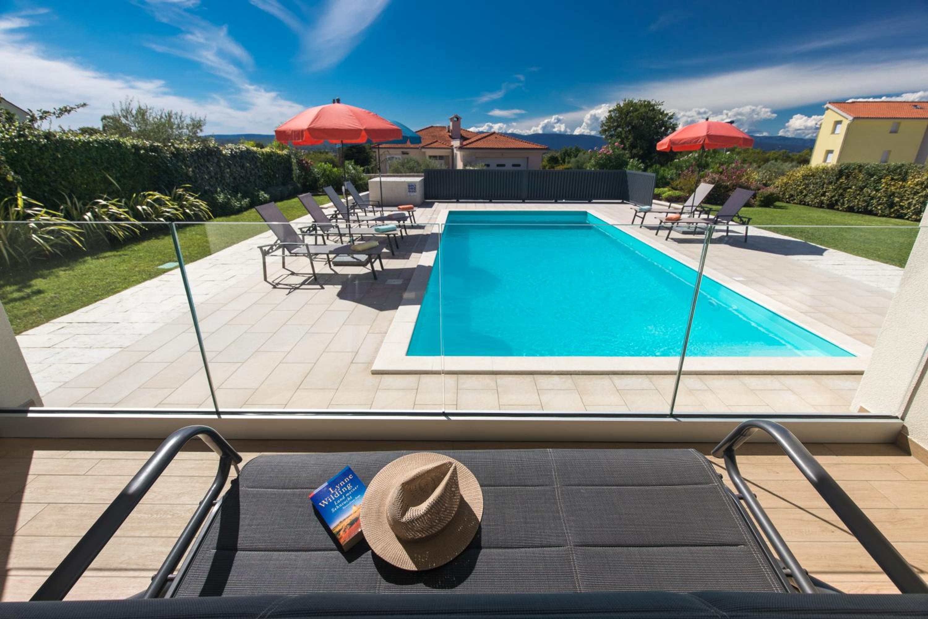 Villa with pool and view view 3
