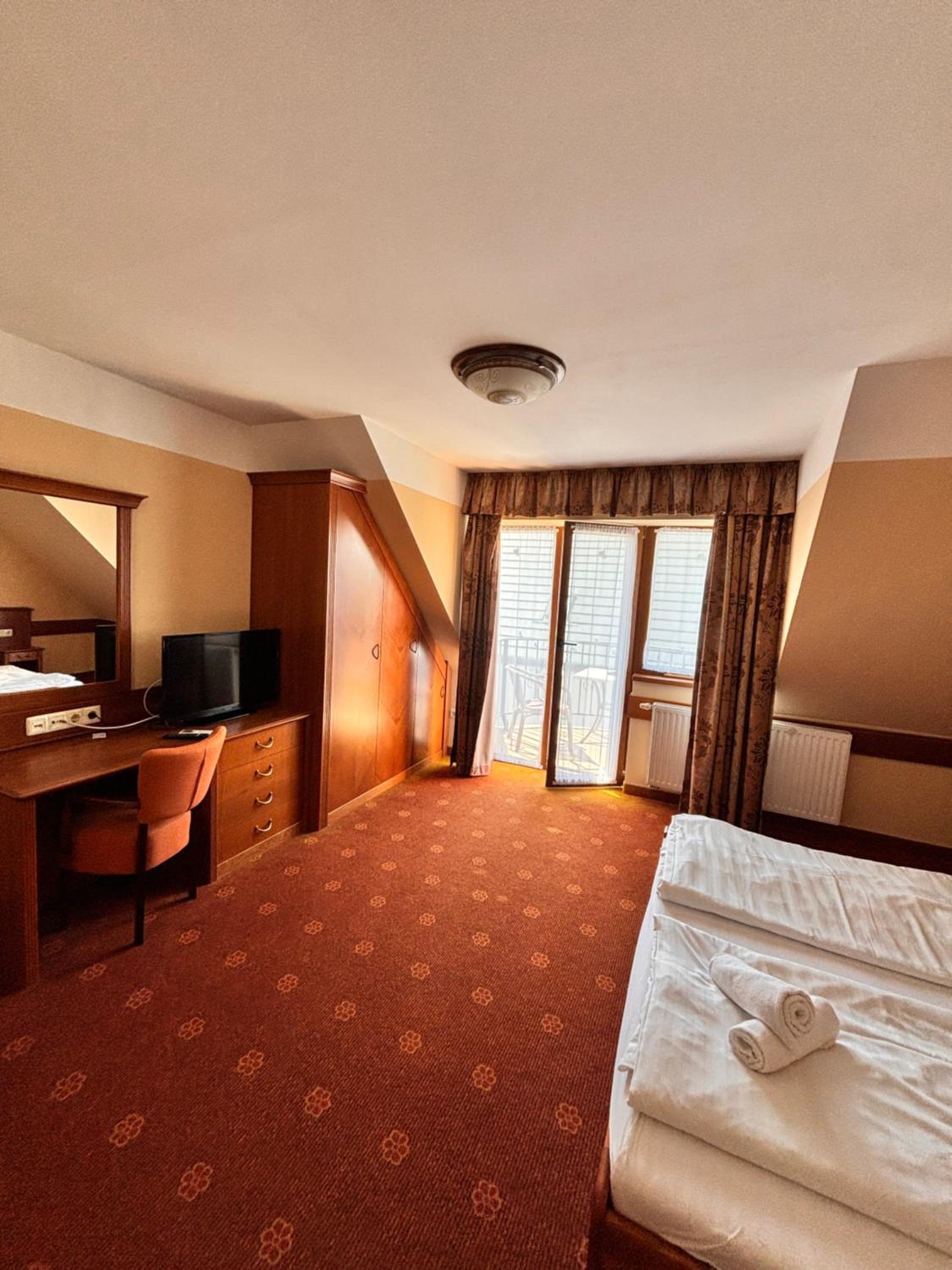 Phoenix Spa Apartman House view 3