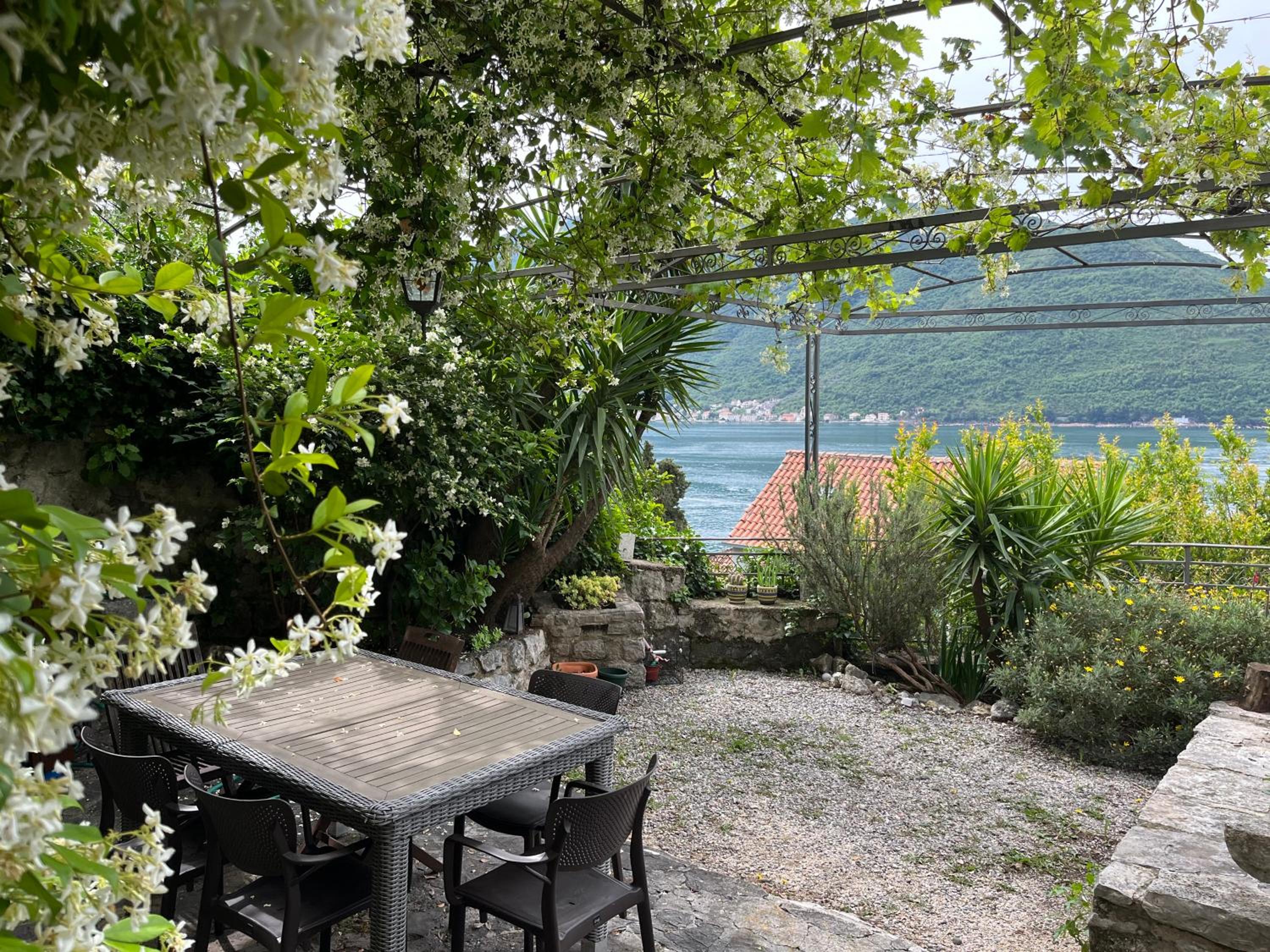 Be happy in Perast