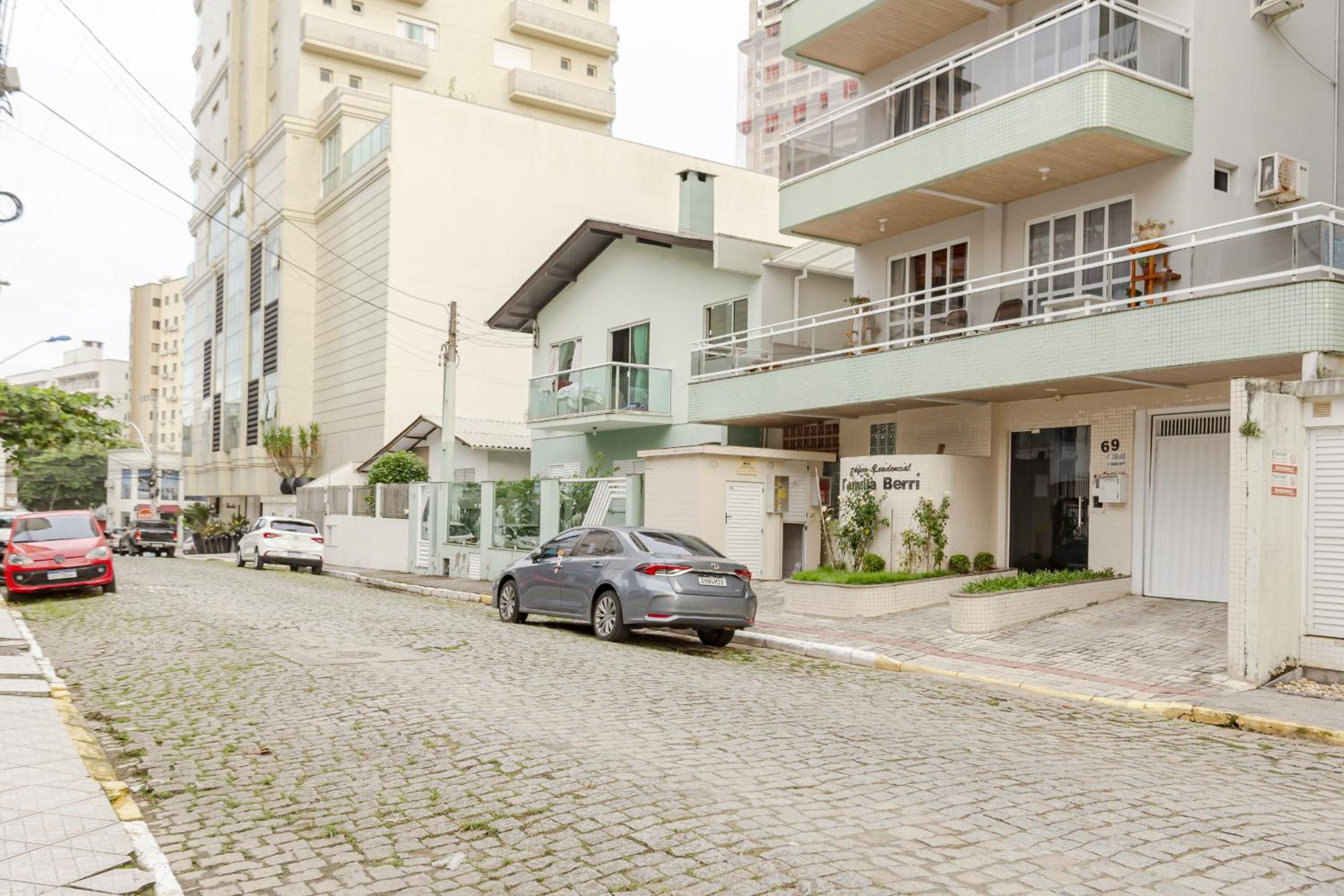 Conforto próximo a praia em Itapema UT8931